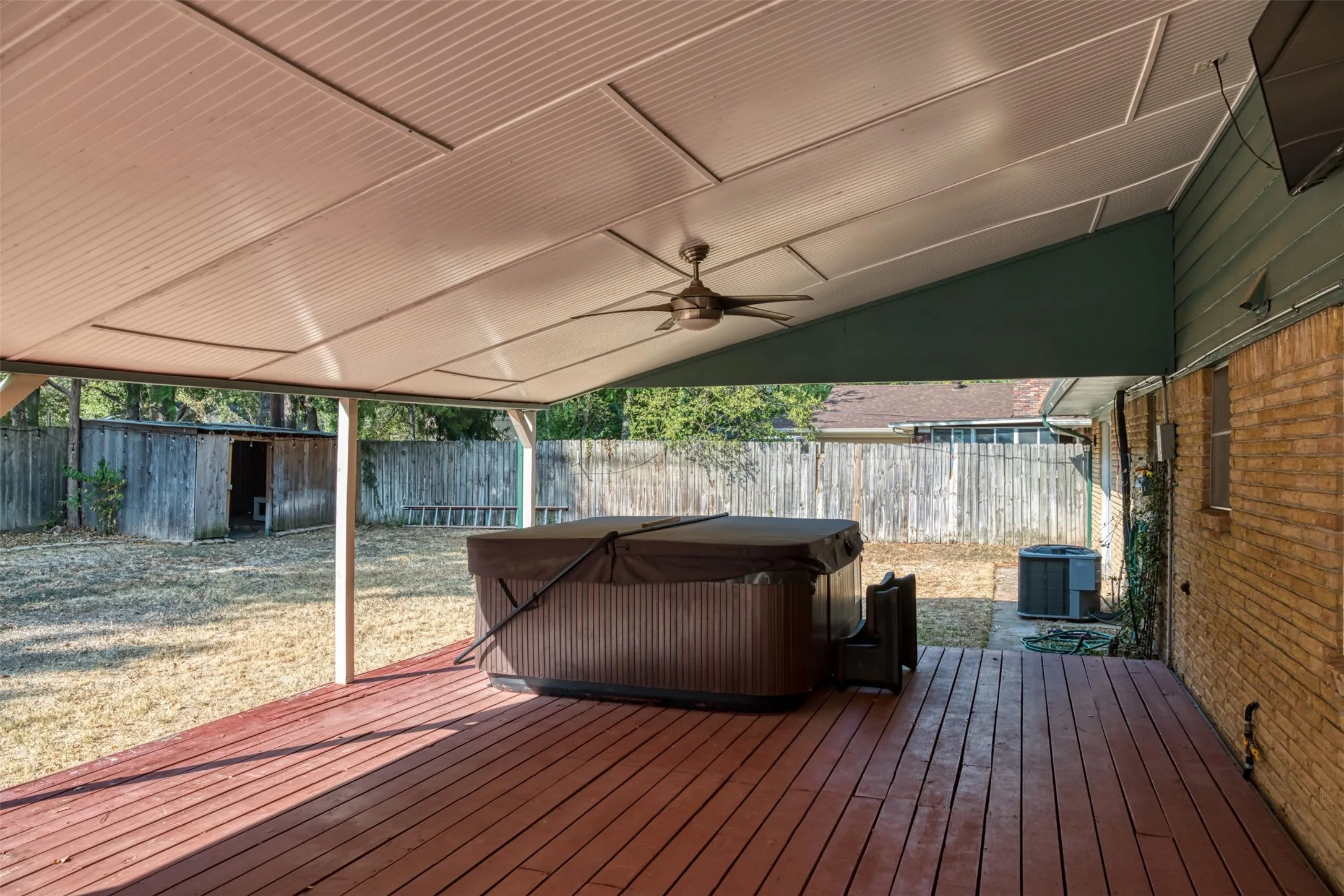 Single Family Residence For Rent in Dallas County , 1208 Wentwood Drive, Irving, Texas 75061, 5 Bedroom, 3 Bathroom, 2 Garage spaces, 2,728 Sqft, built in 1963, mls#21400025, Real Estate Agent in Irving, Homes For Rent in Dallas county, Homes For Rent in Irving, Realtor in Irving Texas, Real Estate Brokerage Independent Realty Texas, Luminita Cordes Realtor
