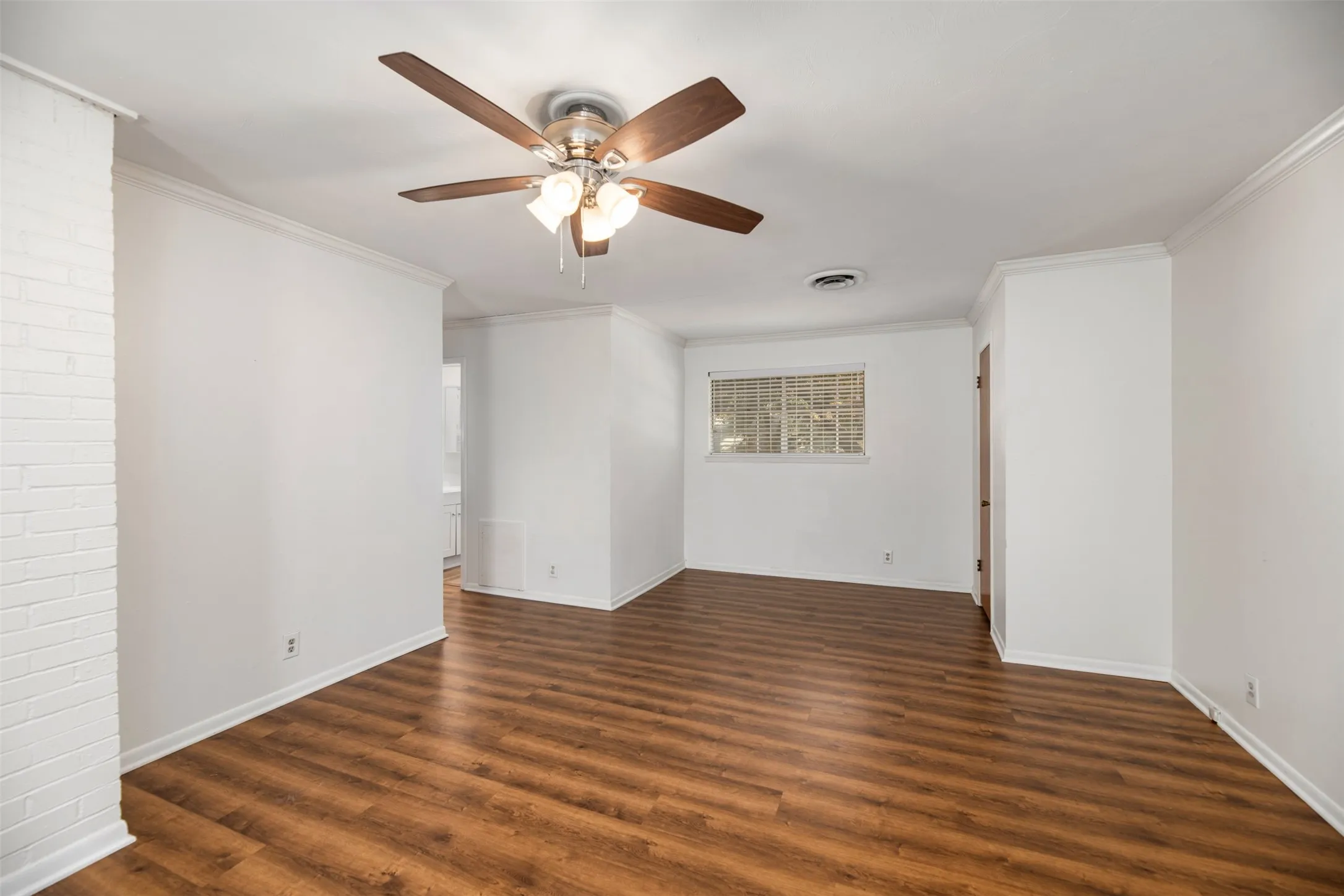 Single Family Residence For Rent in Dallas County , 1208 Wentwood Drive, Irving, Texas 75061, 5 Bedroom, 3 Bathroom, 2 Garage spaces, 2,728 Sqft, built in 1963, mls#21400025, Real Estate Agent in Irving, Homes For Rent in Dallas county, Homes For Rent in Irving, Realtor in Irving Texas, Real Estate Brokerage Independent Realty Texas, Luminita Cordes Realtor