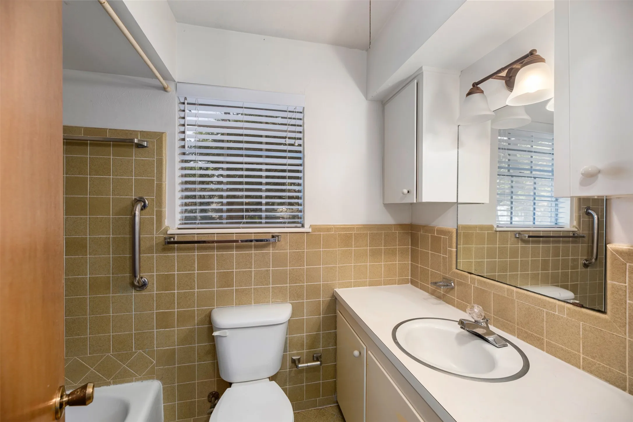 Single Family Residence For Rent in Dallas County , 1208 Wentwood Drive, Irving, Texas 75061, 5 Bedroom, 3 Bathroom, 2 Garage spaces, 2,728 Sqft, built in 1963, mls#21400025, Real Estate Agent in Irving, Homes For Rent in Dallas county, Homes For Rent in Irving, Realtor in Irving Texas, Real Estate Brokerage Independent Realty Texas, Luminita Cordes Realtor