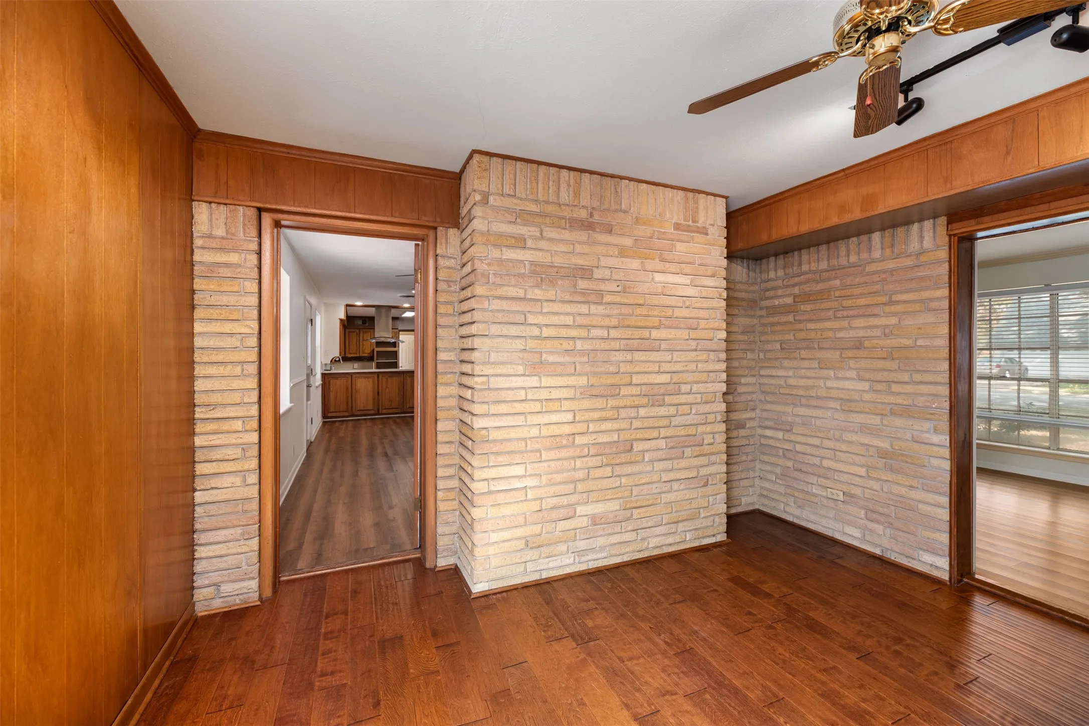 Single Family Residence For Rent in Dallas County , 1208 Wentwood Drive, Irving, Texas 75061, 5 Bedroom, 3 Bathroom, 2 Garage spaces, 2,728 Sqft, built in 1963, mls#21400025, Real Estate Agent in Irving, Homes For Rent in Dallas county, Homes For Rent in Irving, Realtor in Irving Texas, Real Estate Brokerage Independent Realty Texas, Luminita Cordes Realtor