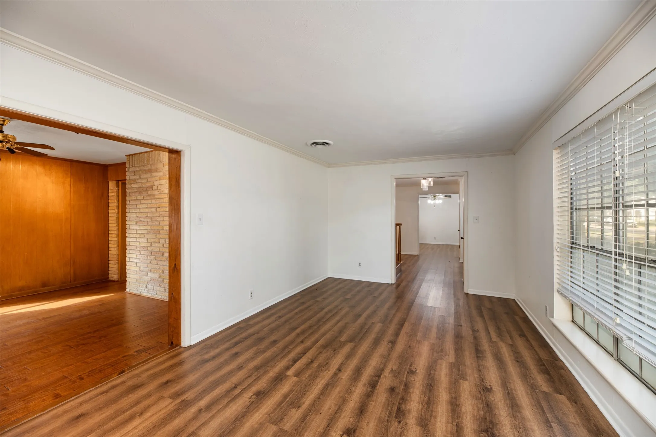 Single Family Residence For Rent in Dallas County , 1208 Wentwood Drive, Irving, Texas 75061, 5 Bedroom, 3 Bathroom, 2 Garage spaces, 2,728 Sqft, built in 1963, mls#21400025, Real Estate Agent in Irving, Homes For Rent in Dallas county, Homes For Rent in Irving, Realtor in Irving Texas, Real Estate Brokerage Independent Realty Texas, Luminita Cordes Realtor