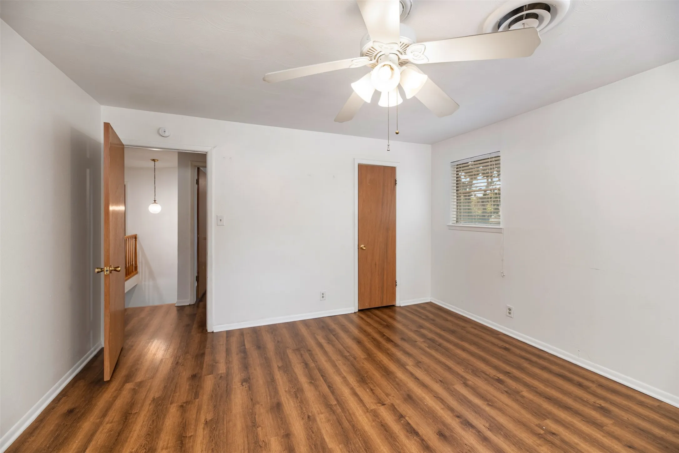 Single Family Residence For Rent in Dallas County , 1208 Wentwood Drive, Irving, Texas 75061, 5 Bedroom, 3 Bathroom, 2 Garage spaces, 2,728 Sqft, built in 1963, mls#21400025, Real Estate Agent in Irving, Homes For Rent in Dallas county, Homes For Rent in Irving, Realtor in Irving Texas, Real Estate Brokerage Independent Realty Texas, Luminita Cordes Realtor