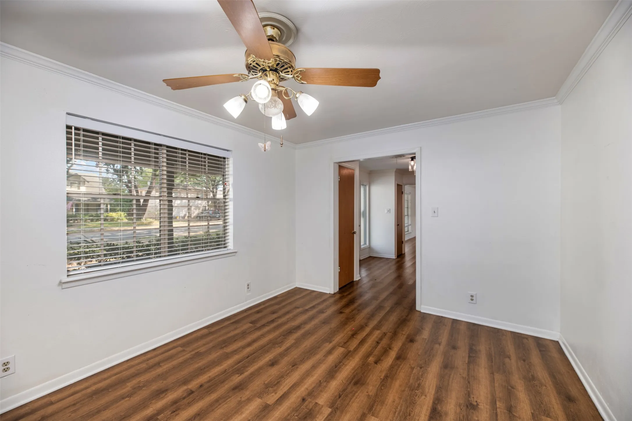Single Family Residence For Rent in Dallas County , 1208 Wentwood Drive, Irving, Texas 75061, 5 Bedroom, 3 Bathroom, 2 Garage spaces, 2,728 Sqft, built in 1963, mls#21400025, Real Estate Agent in Irving, Homes For Rent in Dallas county, Homes For Rent in Irving, Realtor in Irving Texas, Real Estate Brokerage Independent Realty Texas, Luminita Cordes Realtor