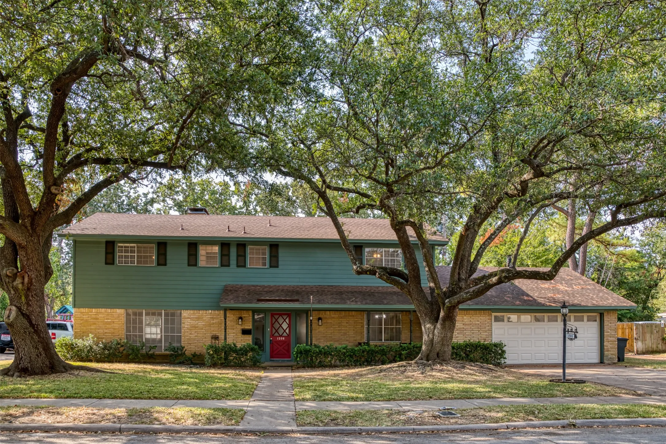 Single Family Residence For Rent in Dallas County , 1208 Wentwood Drive, Irving, Texas 75061, 5 Bedroom, 3 Bathroom, 2 Garage spaces, 2,728 Sqft, built in 1963, mls#21400025, Real Estate Agent in Irving, Homes For Rent in Dallas county, Homes For Rent in Irving, Realtor in Irving Texas, Real Estate Brokerage Independent Realty Texas, Luminita Cordes Realtor