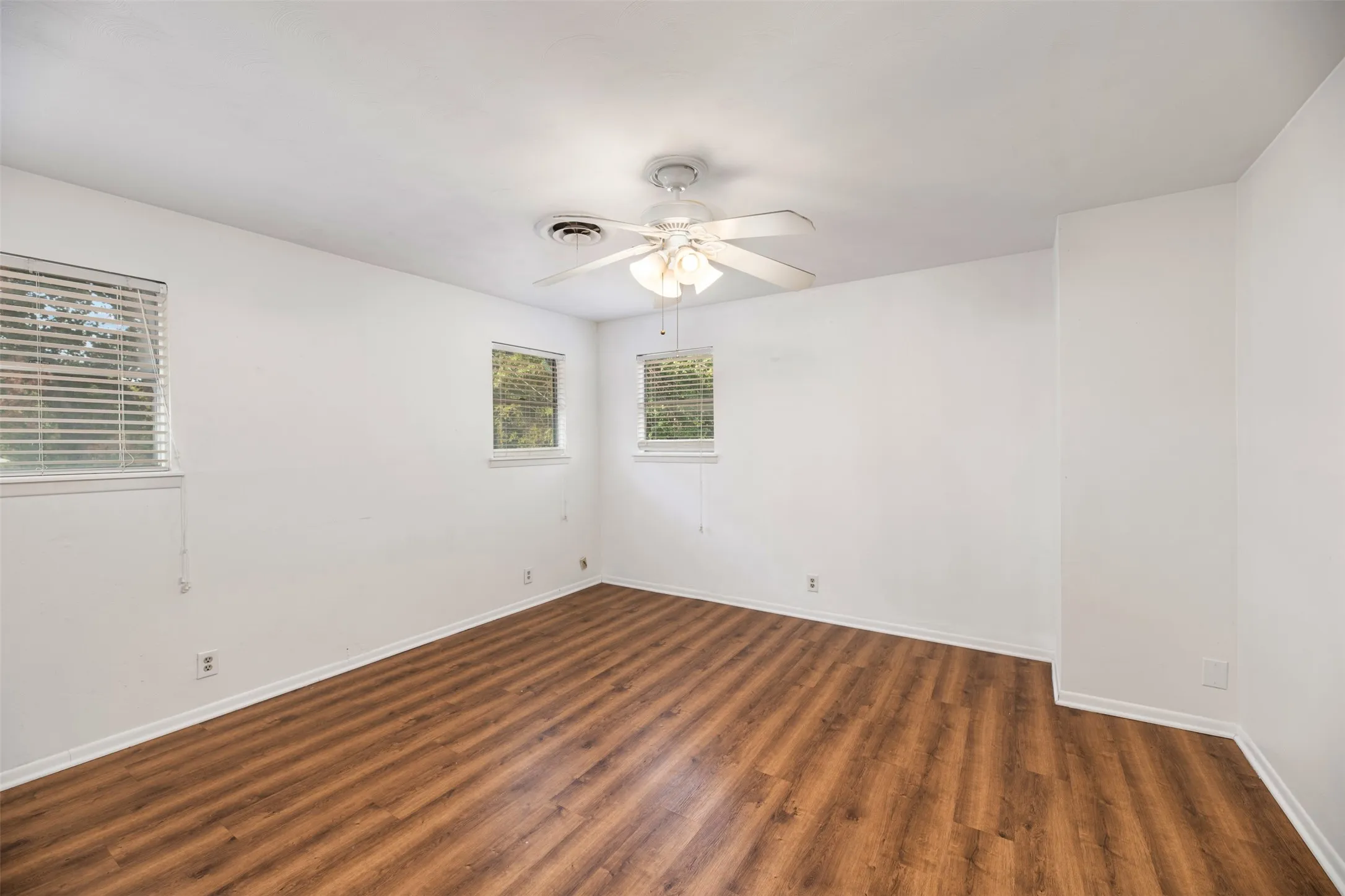 Single Family Residence For Rent in Dallas County , 1208 Wentwood Drive, Irving, Texas 75061, 5 Bedroom, 3 Bathroom, 2 Garage spaces, 2,728 Sqft, built in 1963, mls#21400025, Real Estate Agent in Irving, Homes For Rent in Dallas county, Homes For Rent in Irving, Realtor in Irving Texas, Real Estate Brokerage Independent Realty Texas, Luminita Cordes Realtor