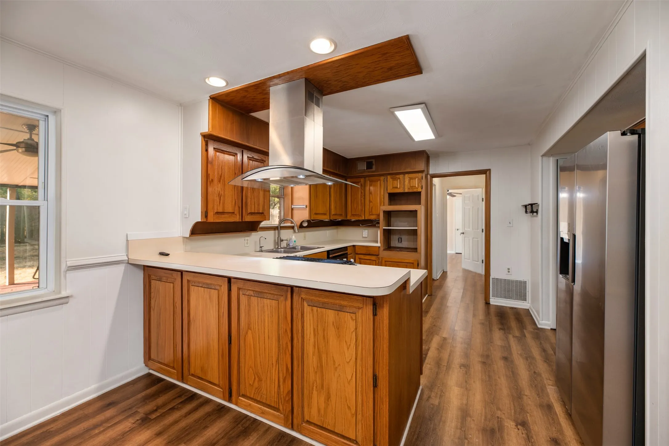 Single Family Residence For Rent in Dallas County , 1208 Wentwood Drive, Irving, Texas 75061, 5 Bedroom, 3 Bathroom, 2 Garage spaces, 2,728 Sqft, built in 1963, mls#21400025, Real Estate Agent in Irving, Homes For Rent in Dallas county, Homes For Rent in Irving, Realtor in Irving Texas, Real Estate Brokerage Independent Realty Texas, Luminita Cordes Realtor