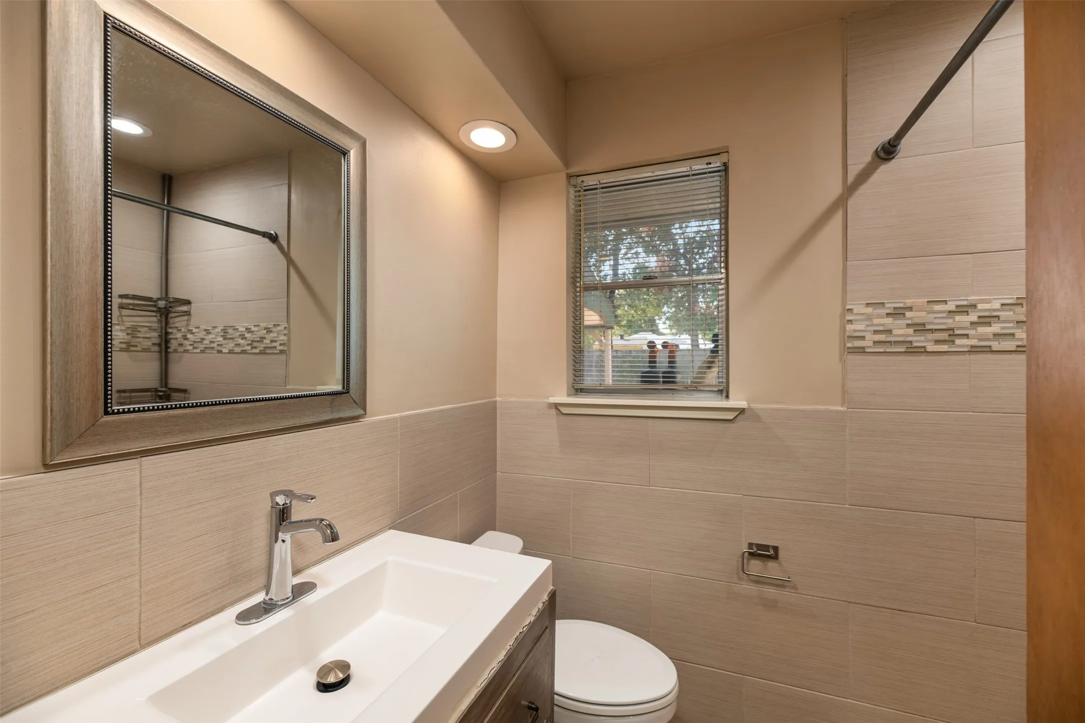 Single Family Residence For Rent in Dallas County , 1208 Wentwood Drive, Irving, Texas 75061, 5 Bedroom, 3 Bathroom, 2 Garage spaces, 2,728 Sqft, built in 1963, mls#21400025, Real Estate Agent in Irving, Homes For Rent in Dallas county, Homes For Rent in Irving, Realtor in Irving Texas, Real Estate Brokerage Independent Realty Texas, Luminita Cordes Realtor