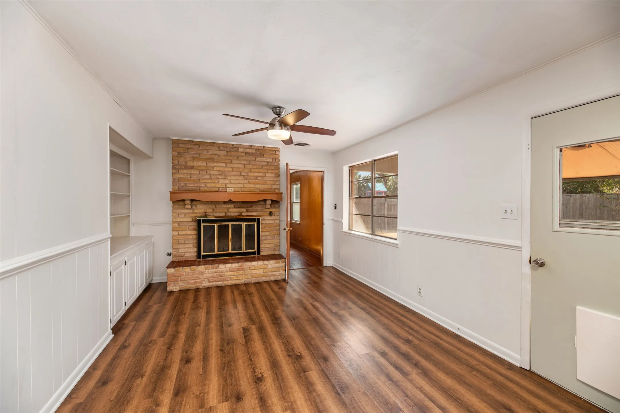 Single Family Residence For Rent in Dallas County , 1208 Wentwood Drive, Irving, Texas 75061, 5 Bedroom, 3 Bathroom, 2 Garage spaces, 2,728 Sqft, built in 1963, mls#21400025, Real Estate Agent in Irving, Homes For Rent in Dallas county, Homes For Rent in Irving, Realtor in Irving Texas, Real Estate Brokerage Independent Realty Texas, Luminita Cordes Realtor