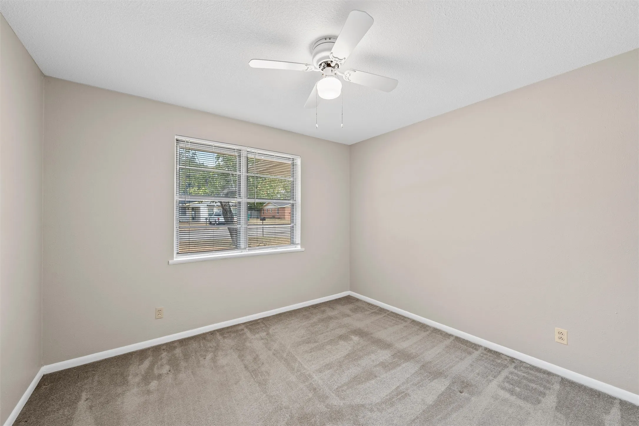 Single Family Residence For Sale in Mc Lennan County , 107 E Dawn Drive, Robinson, Texas 76706, 3 Bedroom, 2 Bathroom, 2 Garage spaces, 1,420 Sqft, built in 1964, mls#21399993, Real Estate Agent in Robinson, Homes For Sale in Mc Lennan county, Homes For Sale in Robinson, Realtor in Robinson Texas, Real Estate Brokerage Independent Realty Texas, Luminita Cordes Realtor