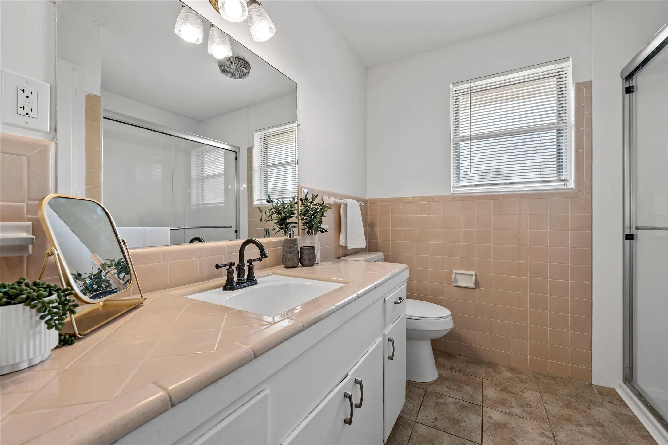 Single Family Residence For Sale in Mc Lennan County , 107 E Dawn Drive, Robinson, Texas 76706, 3 Bedroom, 2 Bathroom, 2 Garage spaces, 1,420 Sqft, built in 1964, mls#21399993, Real Estate Agent in Robinson, Homes For Sale in Mc Lennan county, Homes For Sale in Robinson, Realtor in Robinson Texas, Real Estate Brokerage Independent Realty Texas, Luminita Cordes Realtor