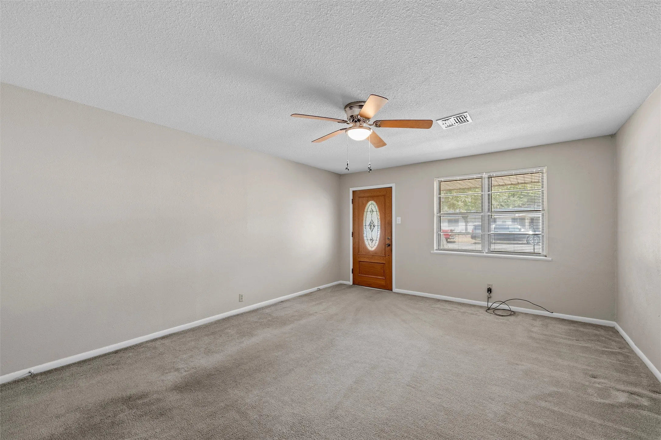 Single Family Residence For Sale in Mc Lennan County , 107 E Dawn Drive, Robinson, Texas 76706, 3 Bedroom, 2 Bathroom, 2 Garage spaces, 1,420 Sqft, built in 1964, mls#21399993, Real Estate Agent in Robinson, Homes For Sale in Mc Lennan county, Homes For Sale in Robinson, Realtor in Robinson Texas, Real Estate Brokerage Independent Realty Texas, Luminita Cordes Realtor