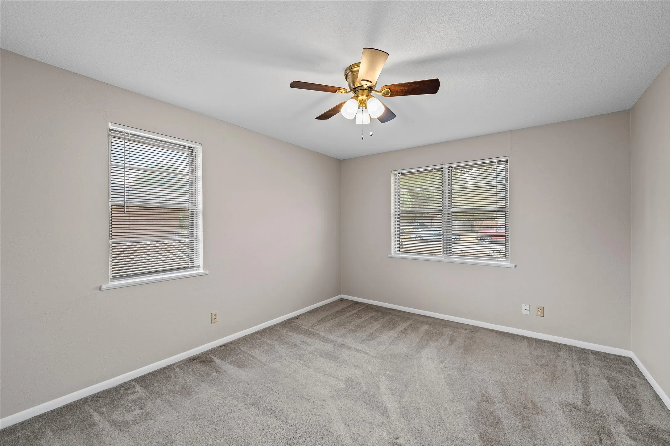 Single Family Residence For Sale in Mc Lennan County , 107 E Dawn Drive, Robinson, Texas 76706, 3 Bedroom, 2 Bathroom, 2 Garage spaces, 1,420 Sqft, built in 1964, mls#21399993, Real Estate Agent in Robinson, Homes For Sale in Mc Lennan county, Homes For Sale in Robinson, Realtor in Robinson Texas, Real Estate Brokerage Independent Realty Texas, Luminita Cordes Realtor