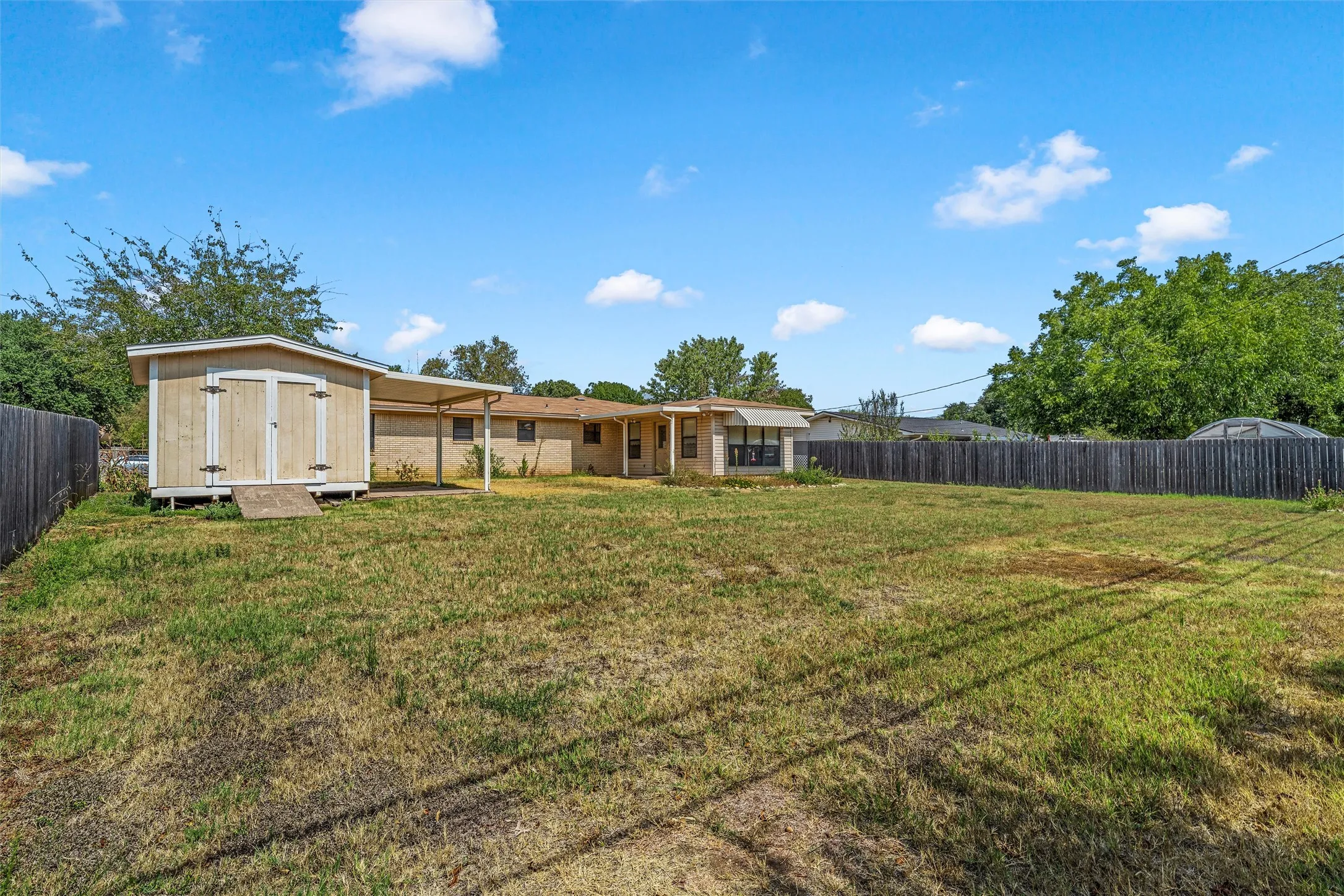 Single Family Residence For Sale in Mc Lennan County , 107 E Dawn Drive, Robinson, Texas 76706, 3 Bedroom, 2 Bathroom, 2 Garage spaces, 1,420 Sqft, built in 1964, mls#21399993, Real Estate Agent in Robinson, Homes For Sale in Mc Lennan county, Homes For Sale in Robinson, Realtor in Robinson Texas, Real Estate Brokerage Independent Realty Texas, Luminita Cordes Realtor
