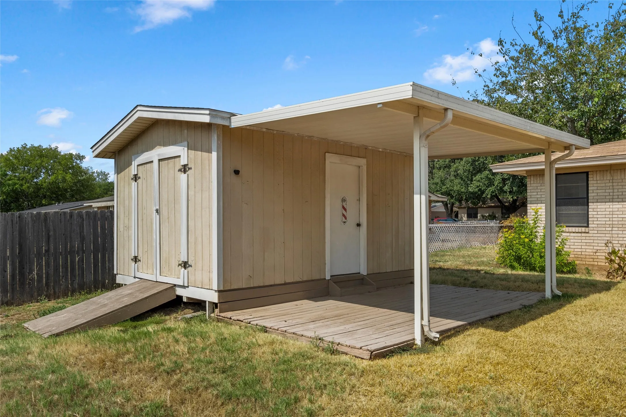 Single Family Residence For Sale in Mc Lennan County , 107 E Dawn Drive, Robinson, Texas 76706, 3 Bedroom, 2 Bathroom, 2 Garage spaces, 1,420 Sqft, built in 1964, mls#21399993, Real Estate Agent in Robinson, Homes For Sale in Mc Lennan county, Homes For Sale in Robinson, Realtor in Robinson Texas, Real Estate Brokerage Independent Realty Texas, Luminita Cordes Realtor