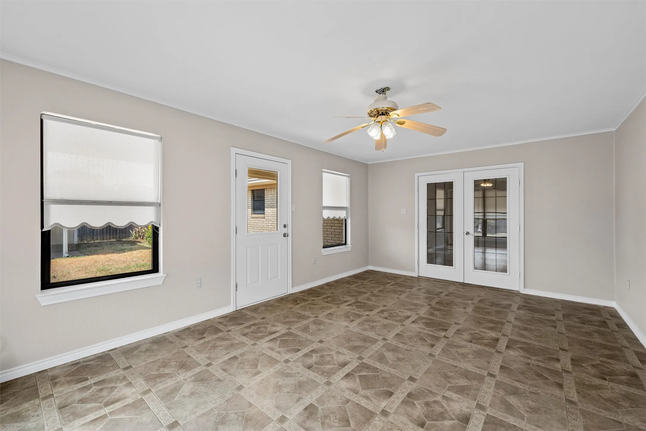 Single Family Residence For Sale in Mc Lennan County , 107 E Dawn Drive, Robinson, Texas 76706, 3 Bedroom, 2 Bathroom, 2 Garage spaces, 1,420 Sqft, built in 1964, mls#21399993, Real Estate Agent in Robinson, Homes For Sale in Mc Lennan county, Homes For Sale in Robinson, Realtor in Robinson Texas, Real Estate Brokerage Independent Realty Texas, Luminita Cordes Realtor