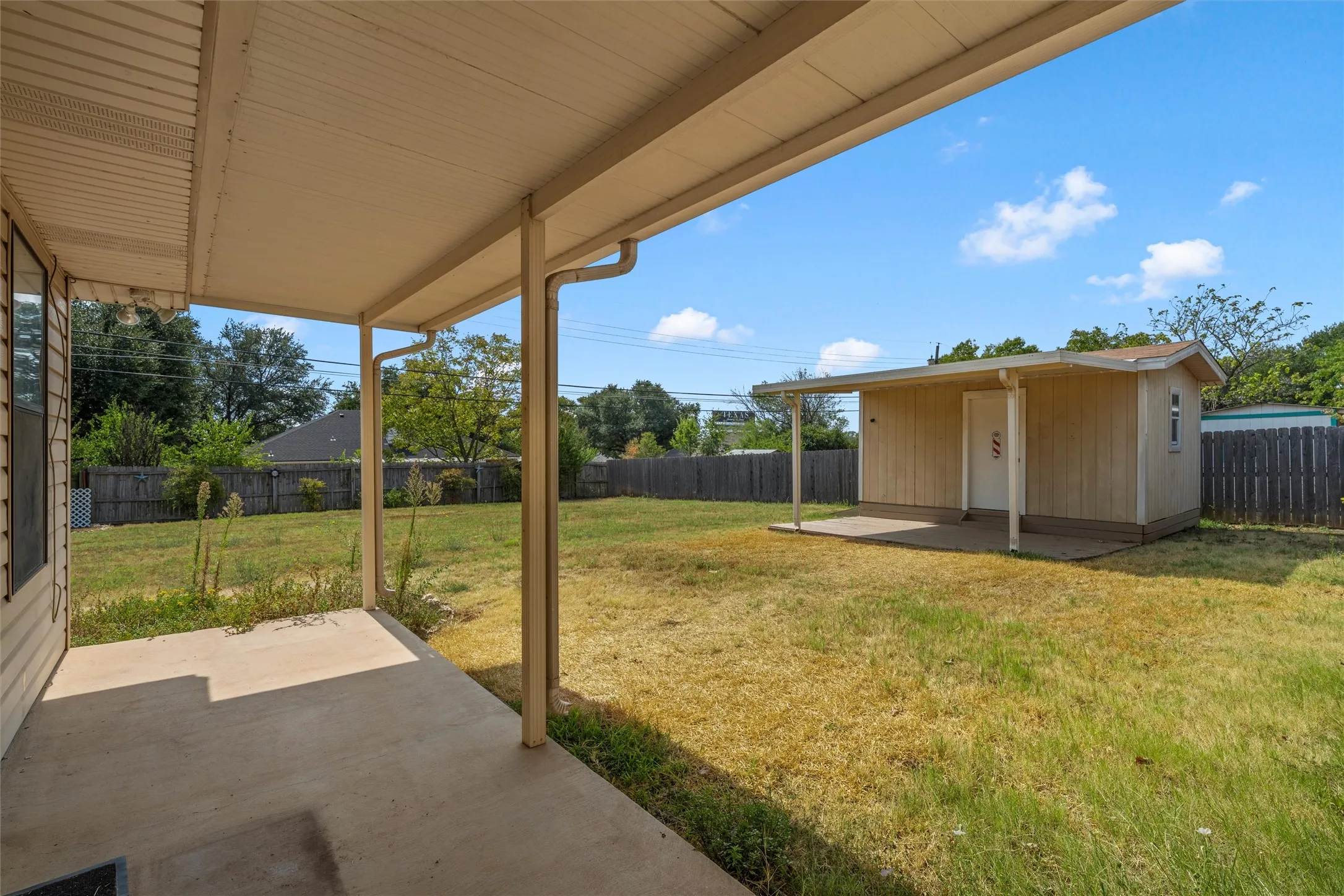Single Family Residence For Sale in Mc Lennan County , 107 E Dawn Drive, Robinson, Texas 76706, 3 Bedroom, 2 Bathroom, 2 Garage spaces, 1,420 Sqft, built in 1964, mls#21399993, Real Estate Agent in Robinson, Homes For Sale in Mc Lennan county, Homes For Sale in Robinson, Realtor in Robinson Texas, Real Estate Brokerage Independent Realty Texas, Luminita Cordes Realtor