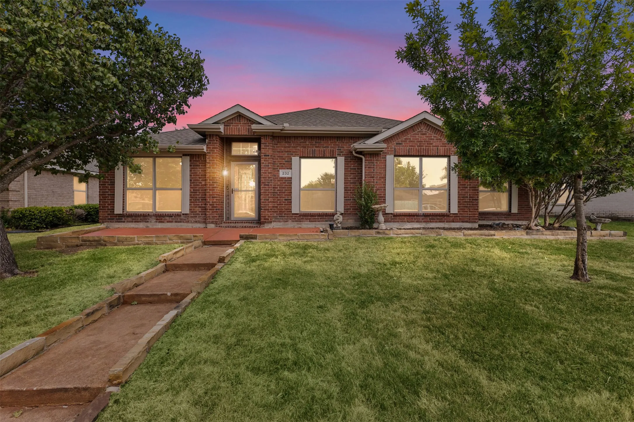 Single Family Residence For Sale in Dallas County , 232 Laramie Lane, De Soto, Texas 75115, 3 Bedroom, 2 Bathroom, 2 Garage spaces, 2,160 Sqft, built in 2002, mls#21400032, Real Estate Agent in De Soto, Homes For Sale in Dallas county, Homes For Sale in De Soto, Realtor in De Soto Texas, Real Estate Brokerage Independent Realty Texas, Luminita Cordes Realtor