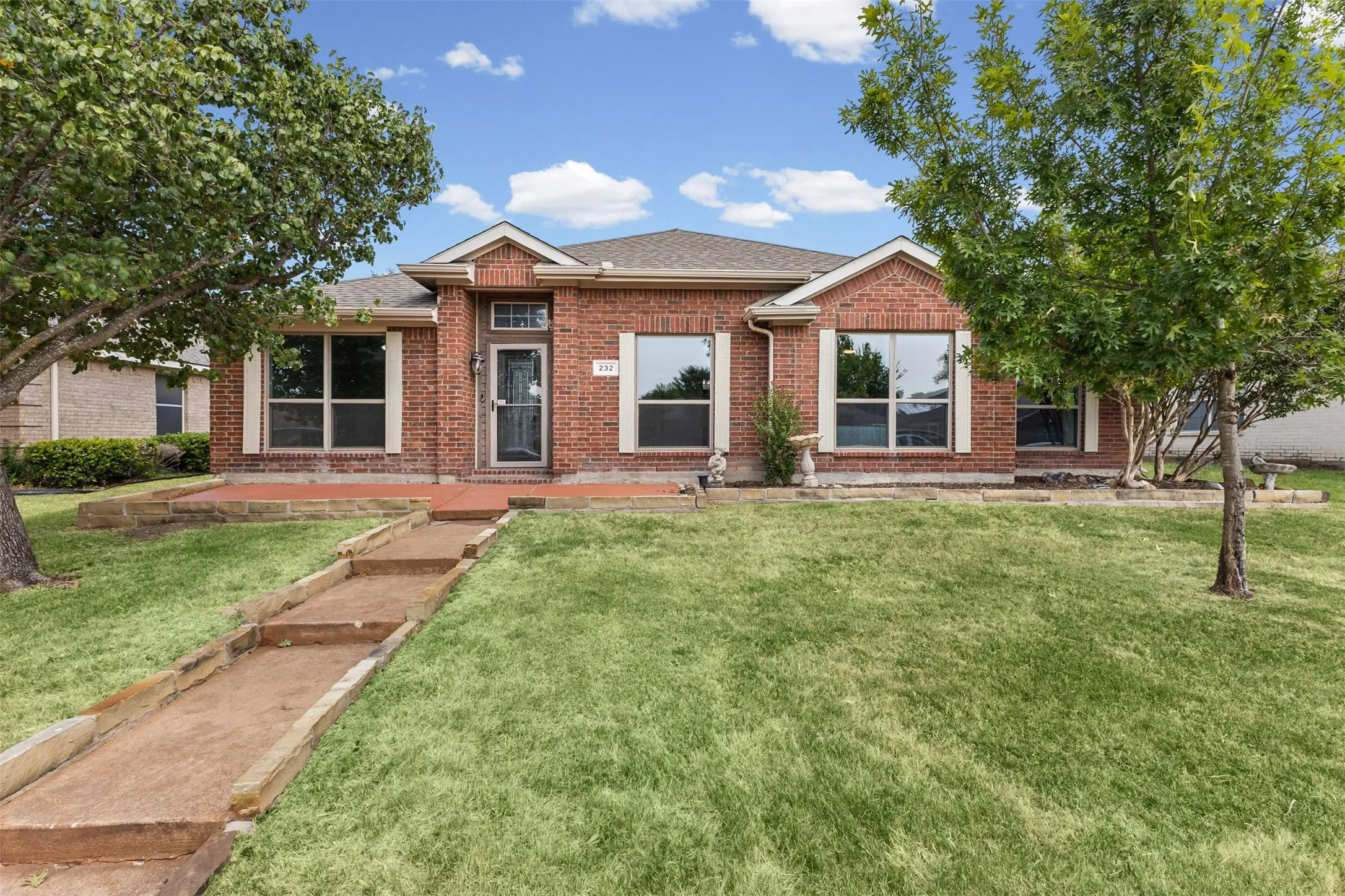 Single Family Residence For Sale in Dallas County , 232 Laramie Lane, De Soto, Texas 75115, 3 Bedroom, 2 Bathroom, 2 Garage spaces, 2,160 Sqft, built in 2002, mls#21400032, Real Estate Agent in De Soto, Homes For Sale in Dallas county, Homes For Sale in De Soto, Realtor in De Soto Texas, Real Estate Brokerage Independent Realty Texas, Luminita Cordes Realtor