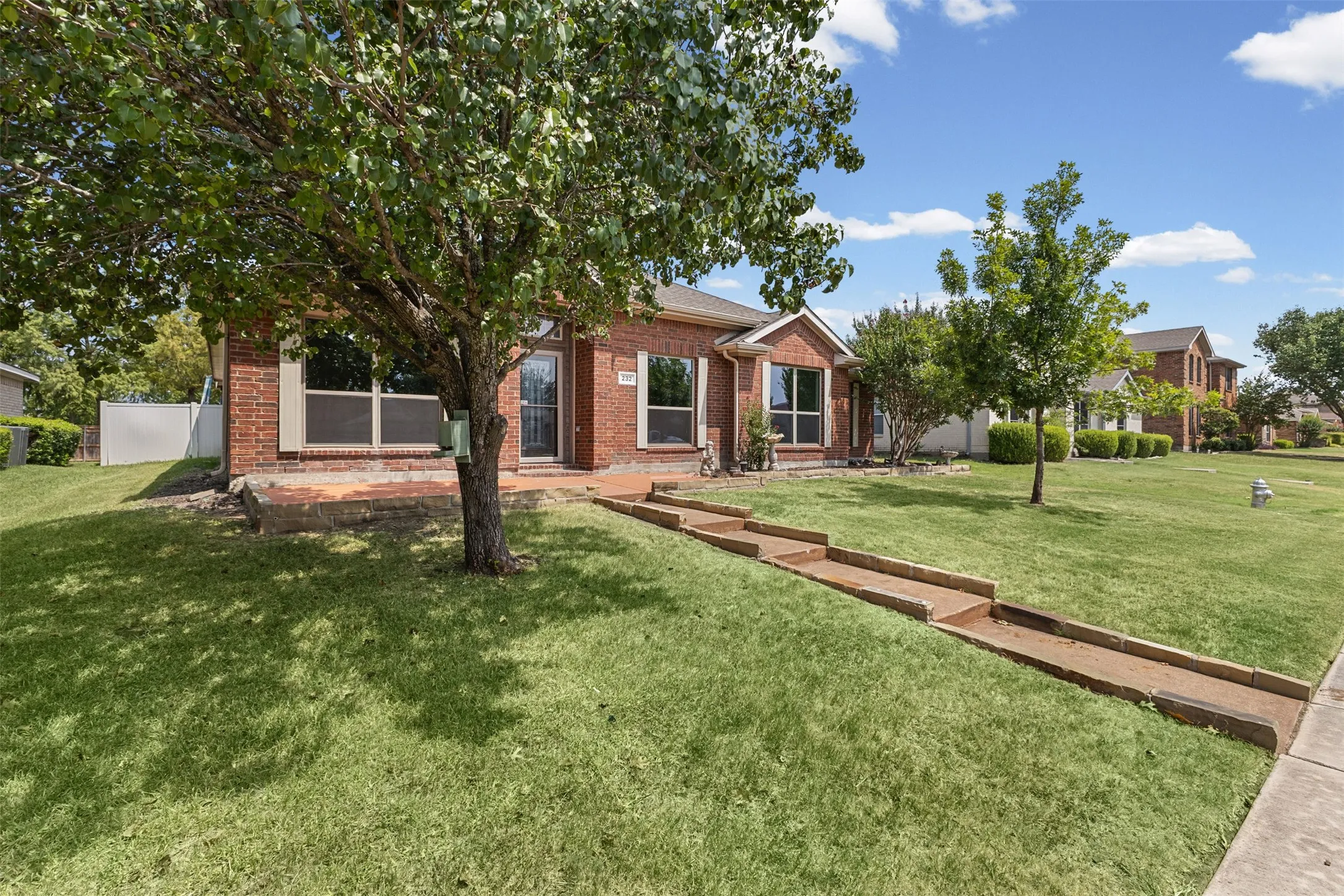Single Family Residence For Sale in Dallas County , 232 Laramie Lane, De Soto, Texas 75115, 3 Bedroom, 2 Bathroom, 2 Garage spaces, 2,160 Sqft, built in 2002, mls#21400032, Real Estate Agent in De Soto, Homes For Sale in Dallas county, Homes For Sale in De Soto, Realtor in De Soto Texas, Real Estate Brokerage Independent Realty Texas, Luminita Cordes Realtor