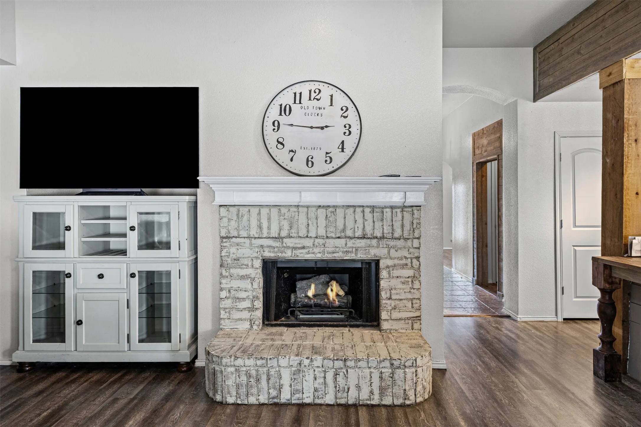 Single Family Residence For Sale in Dallas County , 232 Laramie Lane, De Soto, Texas 75115, 3 Bedroom, 2 Bathroom, 2 Garage spaces, 2,160 Sqft, built in 2002, mls#21400032, Real Estate Agent in De Soto, Homes For Sale in Dallas county, Homes For Sale in De Soto, Realtor in De Soto Texas, Real Estate Brokerage Independent Realty Texas, Luminita Cordes Realtor