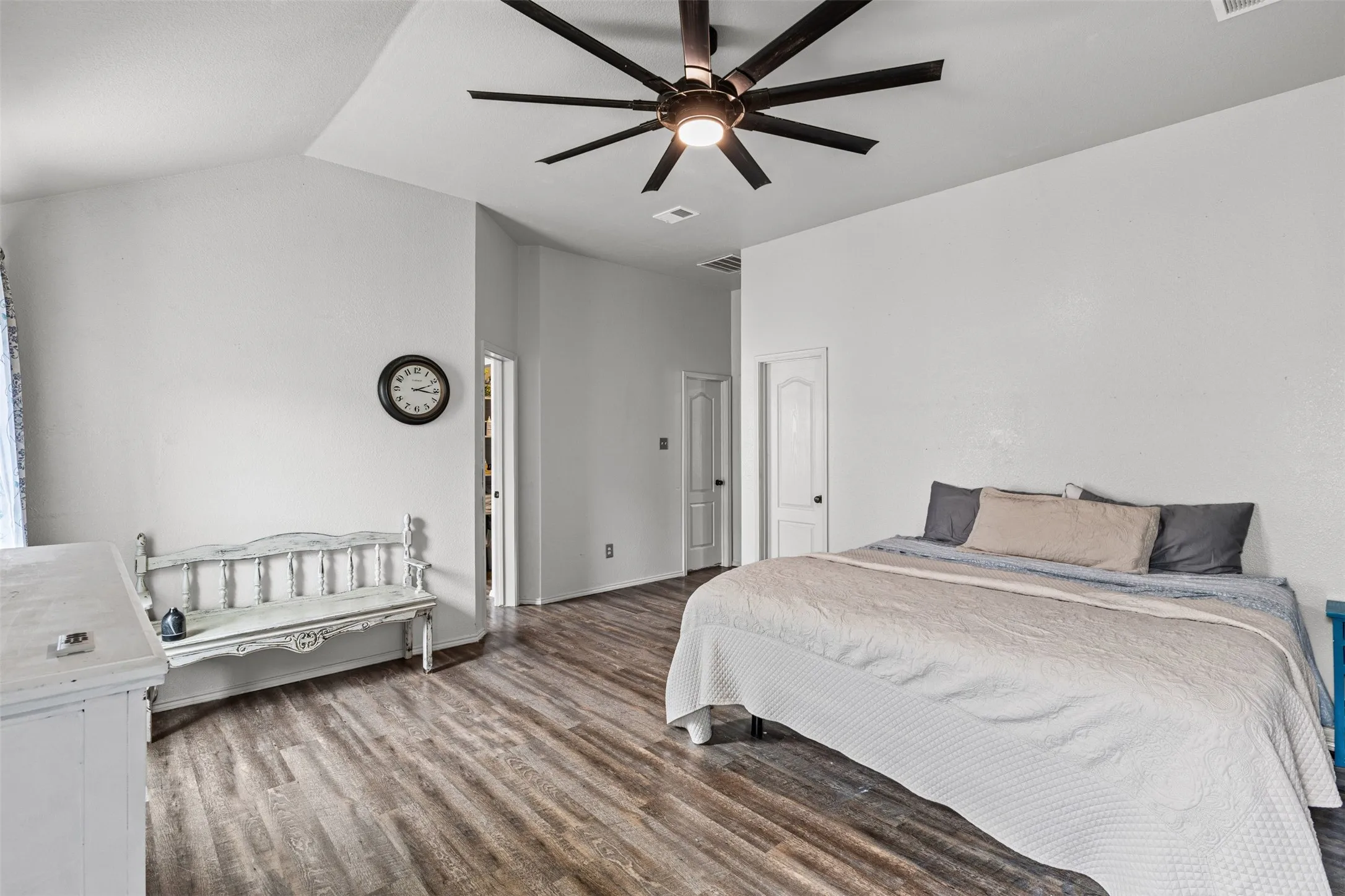 Single Family Residence For Sale in Dallas County , 232 Laramie Lane, De Soto, Texas 75115, 3 Bedroom, 2 Bathroom, 2 Garage spaces, 2,160 Sqft, built in 2002, mls#21400032, Real Estate Agent in De Soto, Homes For Sale in Dallas county, Homes For Sale in De Soto, Realtor in De Soto Texas, Real Estate Brokerage Independent Realty Texas, Luminita Cordes Realtor