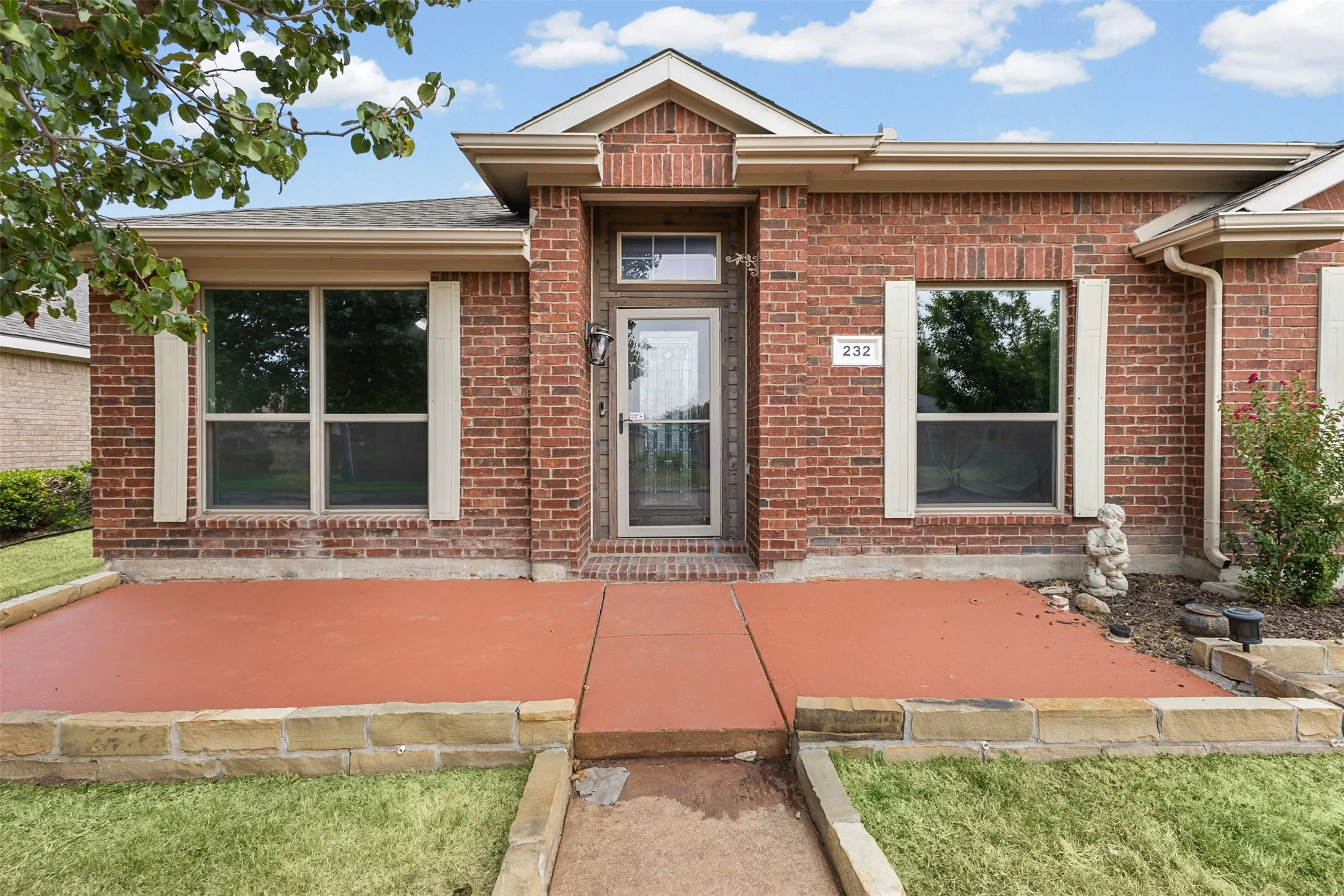 Single Family Residence For Sale in Dallas County , 232 Laramie Lane, De Soto, Texas 75115, 3 Bedroom, 2 Bathroom, 2 Garage spaces, 2,160 Sqft, built in 2002, mls#21400032, Real Estate Agent in De Soto, Homes For Sale in Dallas county, Homes For Sale in De Soto, Realtor in De Soto Texas, Real Estate Brokerage Independent Realty Texas, Luminita Cordes Realtor