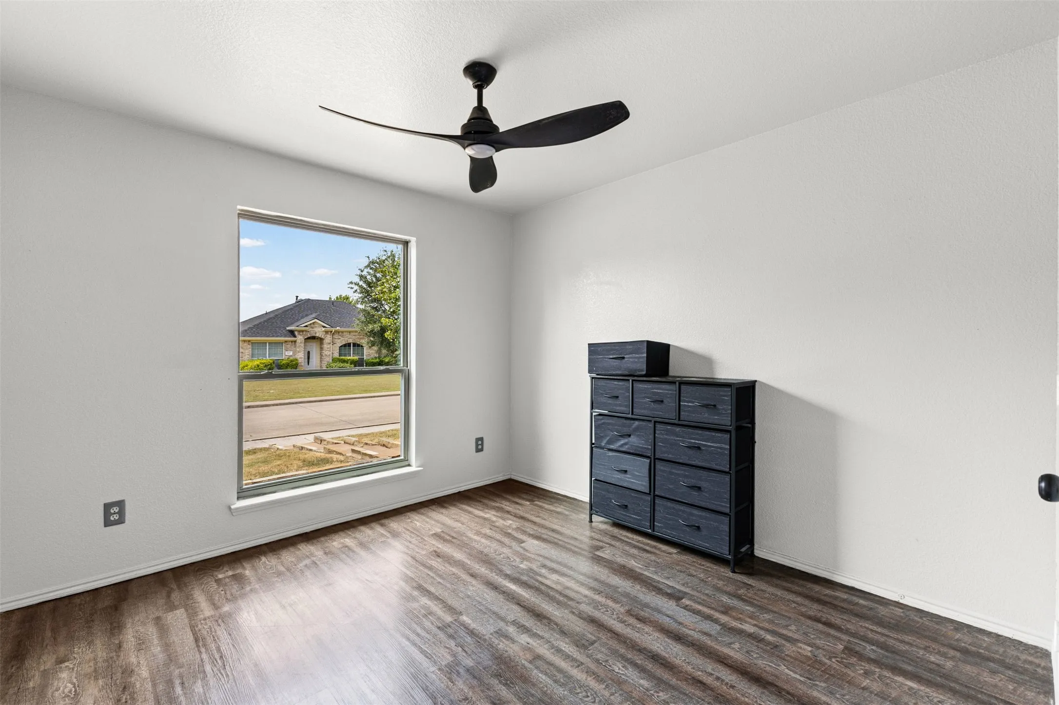 Single Family Residence For Sale in Dallas County , 232 Laramie Lane, De Soto, Texas 75115, 3 Bedroom, 2 Bathroom, 2 Garage spaces, 2,160 Sqft, built in 2002, mls#21400032, Real Estate Agent in De Soto, Homes For Sale in Dallas county, Homes For Sale in De Soto, Realtor in De Soto Texas, Real Estate Brokerage Independent Realty Texas, Luminita Cordes Realtor