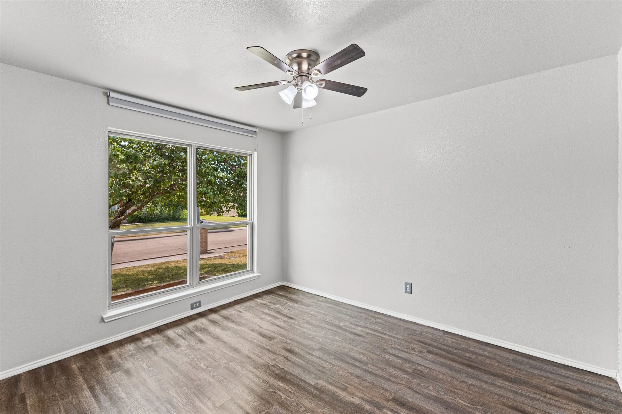 Single Family Residence For Sale in Dallas County , 232 Laramie Lane, De Soto, Texas 75115, 3 Bedroom, 2 Bathroom, 2 Garage spaces, 2,160 Sqft, built in 2002, mls#21400032, Real Estate Agent in De Soto, Homes For Sale in Dallas county, Homes For Sale in De Soto, Realtor in De Soto Texas, Real Estate Brokerage Independent Realty Texas, Luminita Cordes Realtor