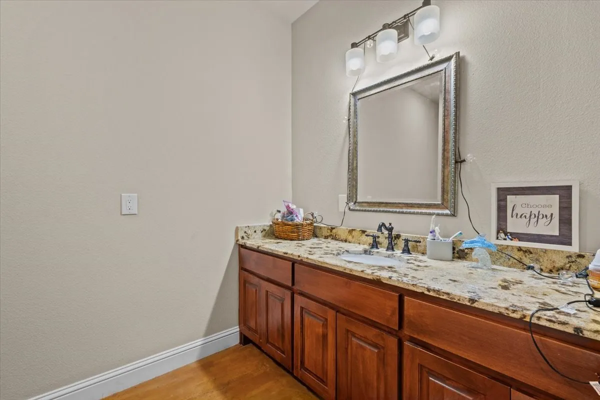 Full hall bathroom at 3601 Oak Cir, Weatherford, TX 76088 - 3664 sq ft on 2.92 acres with a 2600 sq ft workshop
