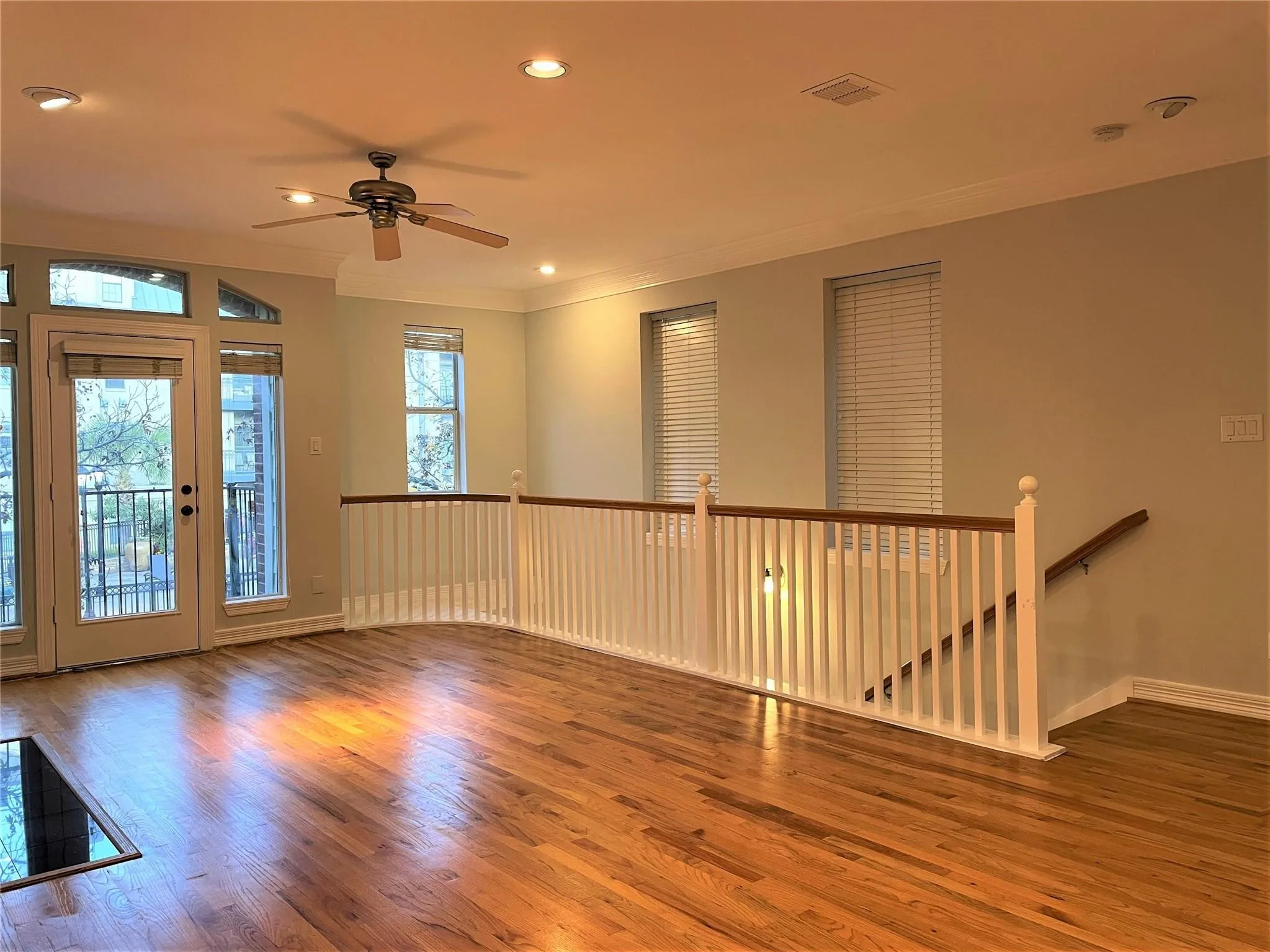 Townhouse For Rent in Dallas County , 2480 Worthington Street, Dallas, Texas 75204, 3 Bedroom, 4 Bathroom, 2 Garage spaces, 1,950 Sqft, built in 2003, mls#21399757, Real Estate Agent in Dallas, Homes For Rent in Dallas county, Homes For Rent in Dallas, Realtor in Dallas Texas, Real Estate Brokerage Independent Realty Texas, Luminita Cordes Realtor