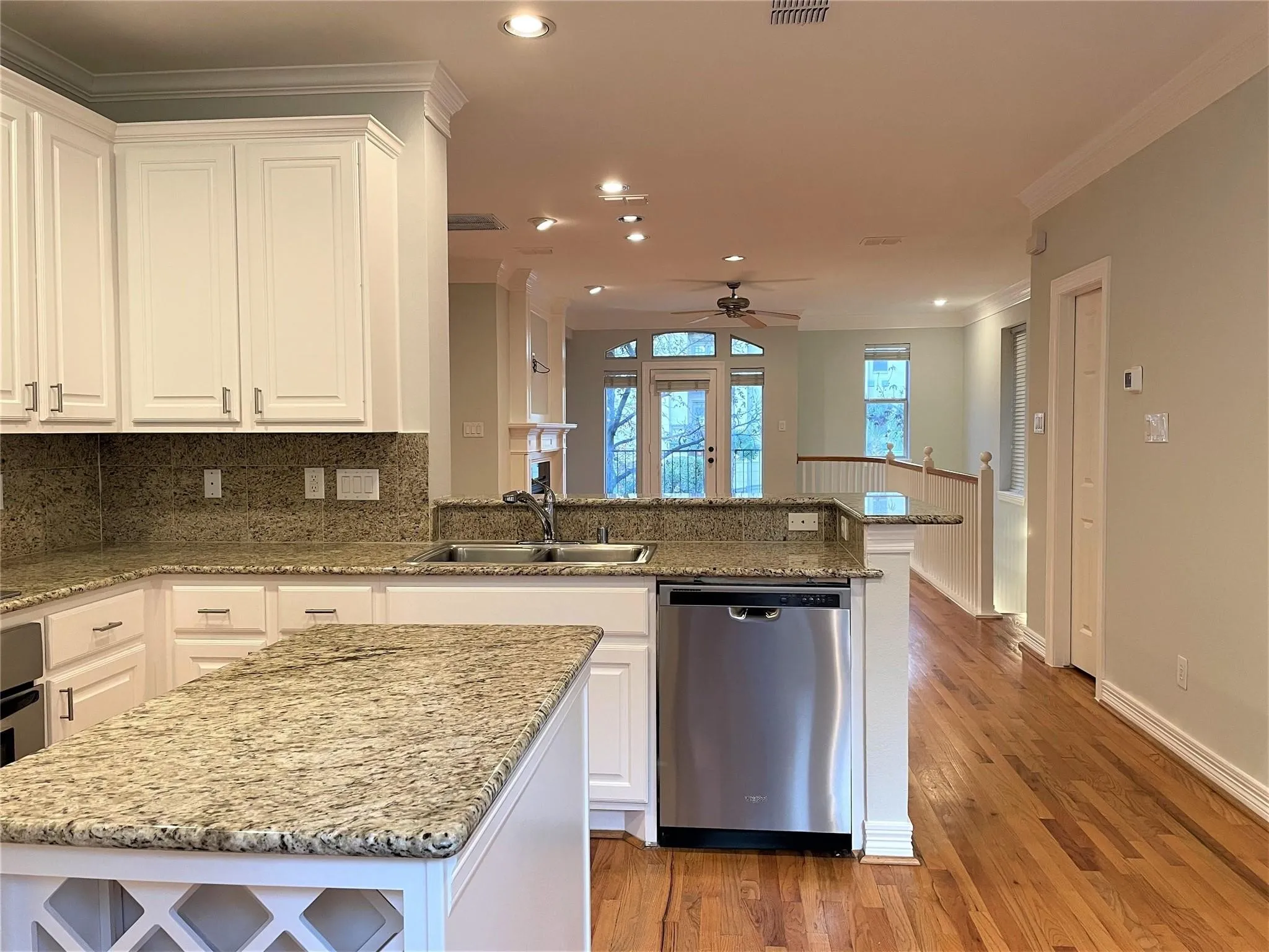 Townhouse For Rent in Dallas County , 2480 Worthington Street, Dallas, Texas 75204, 3 Bedroom, 4 Bathroom, 2 Garage spaces, 1,950 Sqft, built in 2003, mls#21399757, Real Estate Agent in Dallas, Homes For Rent in Dallas county, Homes For Rent in Dallas, Realtor in Dallas Texas, Real Estate Brokerage Independent Realty Texas, Luminita Cordes Realtor