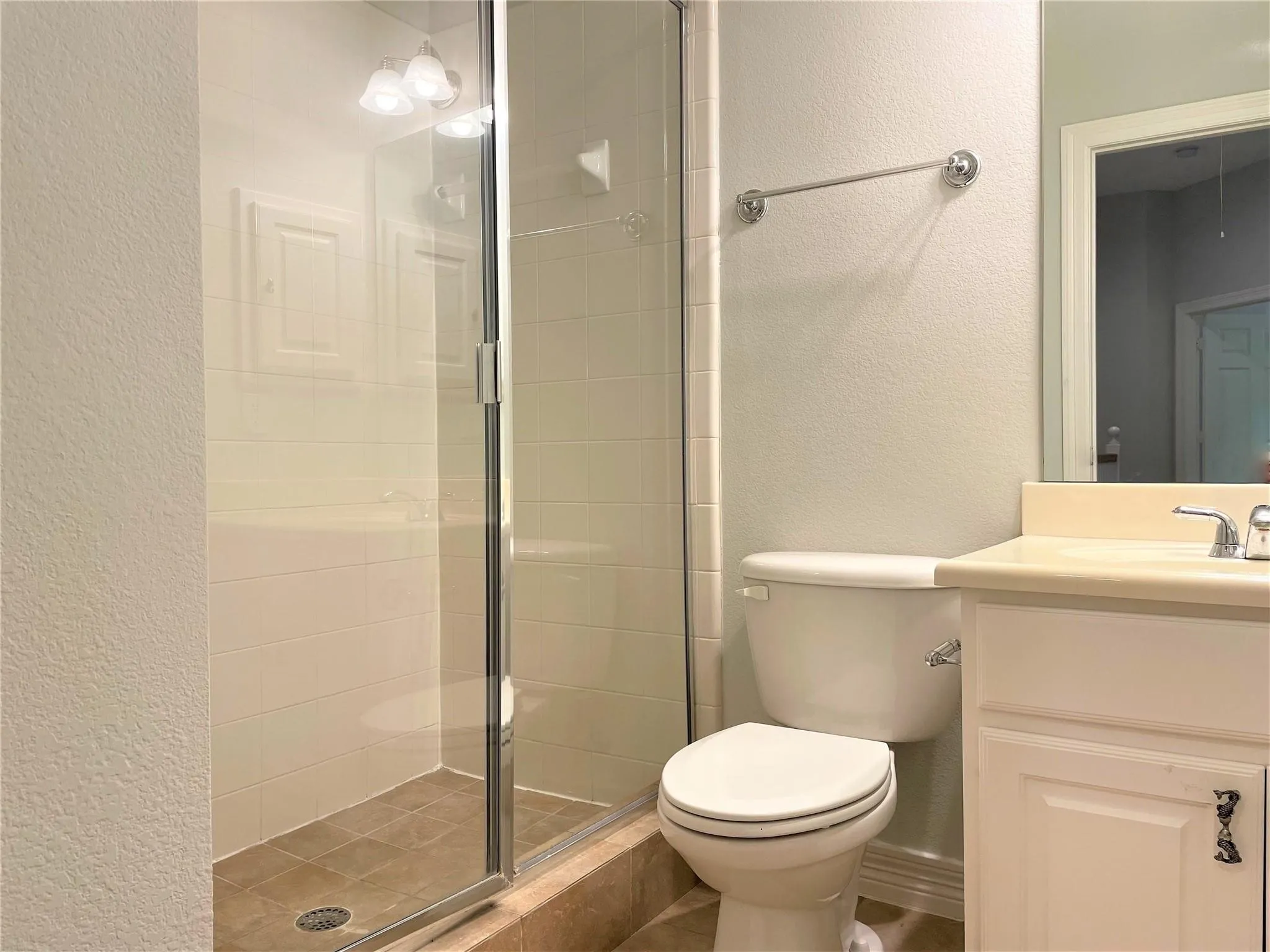 Townhouse For Rent in Dallas County , 2480 Worthington Street, Dallas, Texas 75204, 3 Bedroom, 4 Bathroom, 2 Garage spaces, 1,950 Sqft, built in 2003, mls#21399757, Real Estate Agent in Dallas, Homes For Rent in Dallas county, Homes For Rent in Dallas, Realtor in Dallas Texas, Real Estate Brokerage Independent Realty Texas, Luminita Cordes Realtor