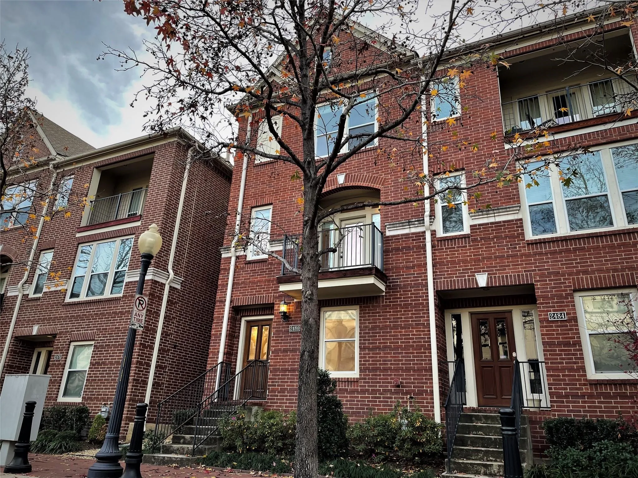 Townhouse For Rent in Dallas County , 2480 Worthington Street, Dallas, Texas 75204, 3 Bedroom, 4 Bathroom, 2 Garage spaces, 1,950 Sqft, built in 2003, mls#21399757, Real Estate Agent in Dallas, Homes For Rent in Dallas county, Homes For Rent in Dallas, Realtor in Dallas Texas, Real Estate Brokerage Independent Realty Texas, Luminita Cordes Realtor