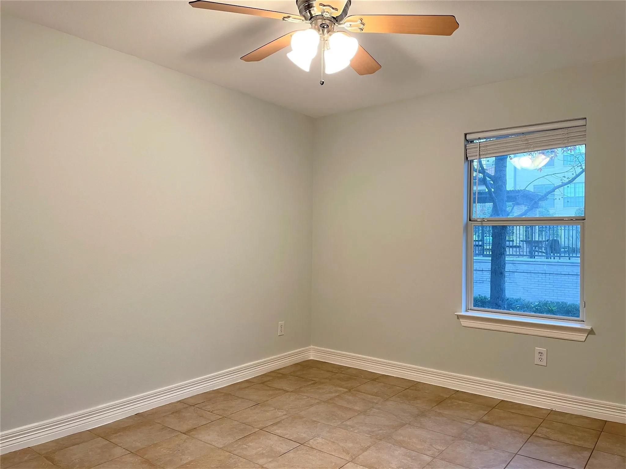 Townhouse For Rent in Dallas County , 2480 Worthington Street, Dallas, Texas 75204, 3 Bedroom, 4 Bathroom, 2 Garage spaces, 1,950 Sqft, built in 2003, mls#21399757, Real Estate Agent in Dallas, Homes For Rent in Dallas county, Homes For Rent in Dallas, Realtor in Dallas Texas, Real Estate Brokerage Independent Realty Texas, Luminita Cordes Realtor