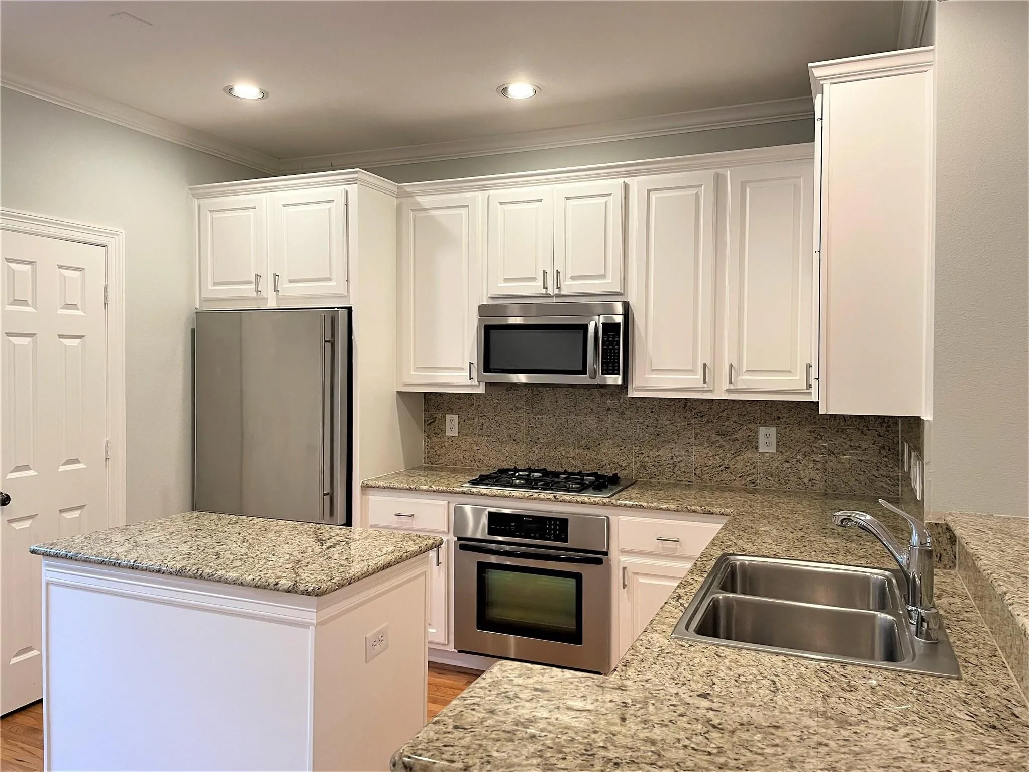 Townhouse For Rent in Dallas County , 2480 Worthington Street, Dallas, Texas 75204, 3 Bedroom, 4 Bathroom, 2 Garage spaces, 1,950 Sqft, built in 2003, mls#21399757, Real Estate Agent in Dallas, Homes For Rent in Dallas county, Homes For Rent in Dallas, Realtor in Dallas Texas, Real Estate Brokerage Independent Realty Texas, Luminita Cordes Realtor