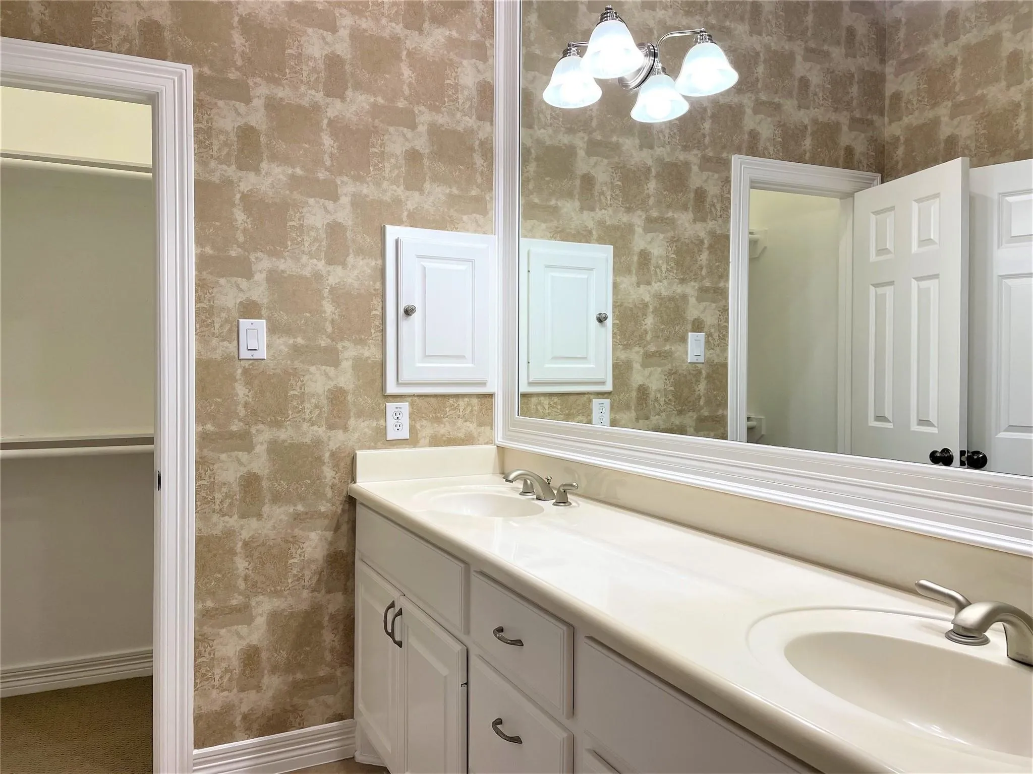 Townhouse For Rent in Dallas County , 2480 Worthington Street, Dallas, Texas 75204, 3 Bedroom, 4 Bathroom, 2 Garage spaces, 1,950 Sqft, built in 2003, mls#21399757, Real Estate Agent in Dallas, Homes For Rent in Dallas county, Homes For Rent in Dallas, Realtor in Dallas Texas, Real Estate Brokerage Independent Realty Texas, Luminita Cordes Realtor