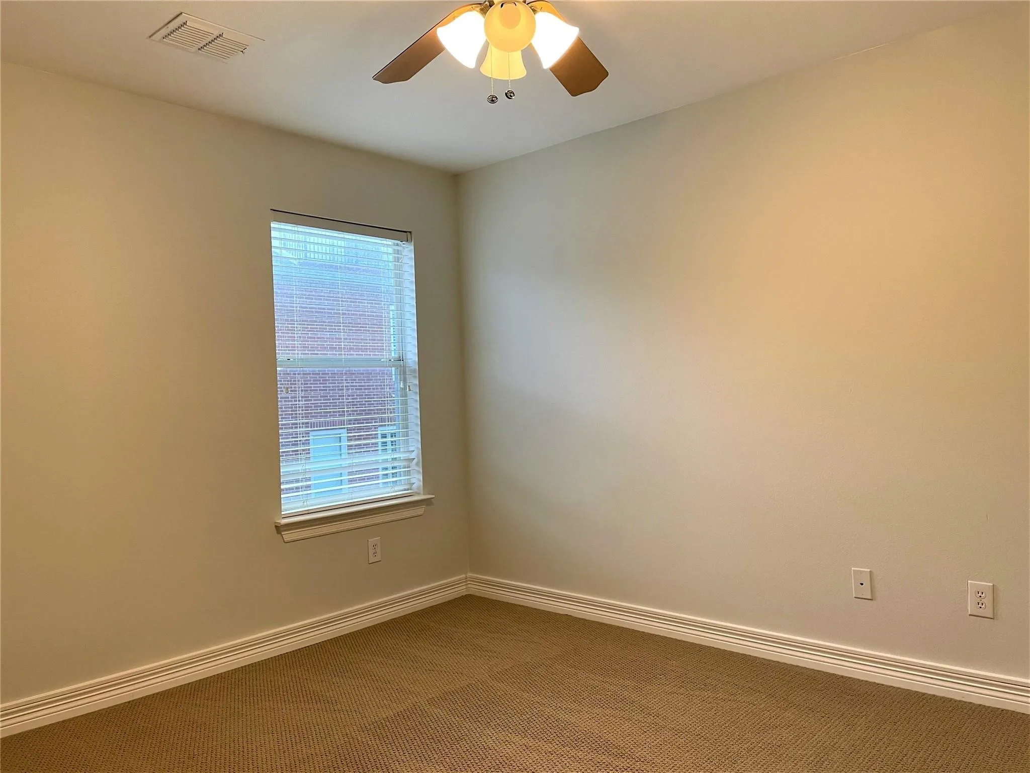 Townhouse For Rent in Dallas County , 2480 Worthington Street, Dallas, Texas 75204, 3 Bedroom, 4 Bathroom, 2 Garage spaces, 1,950 Sqft, built in 2003, mls#21399757, Real Estate Agent in Dallas, Homes For Rent in Dallas county, Homes For Rent in Dallas, Realtor in Dallas Texas, Real Estate Brokerage Independent Realty Texas, Luminita Cordes Realtor