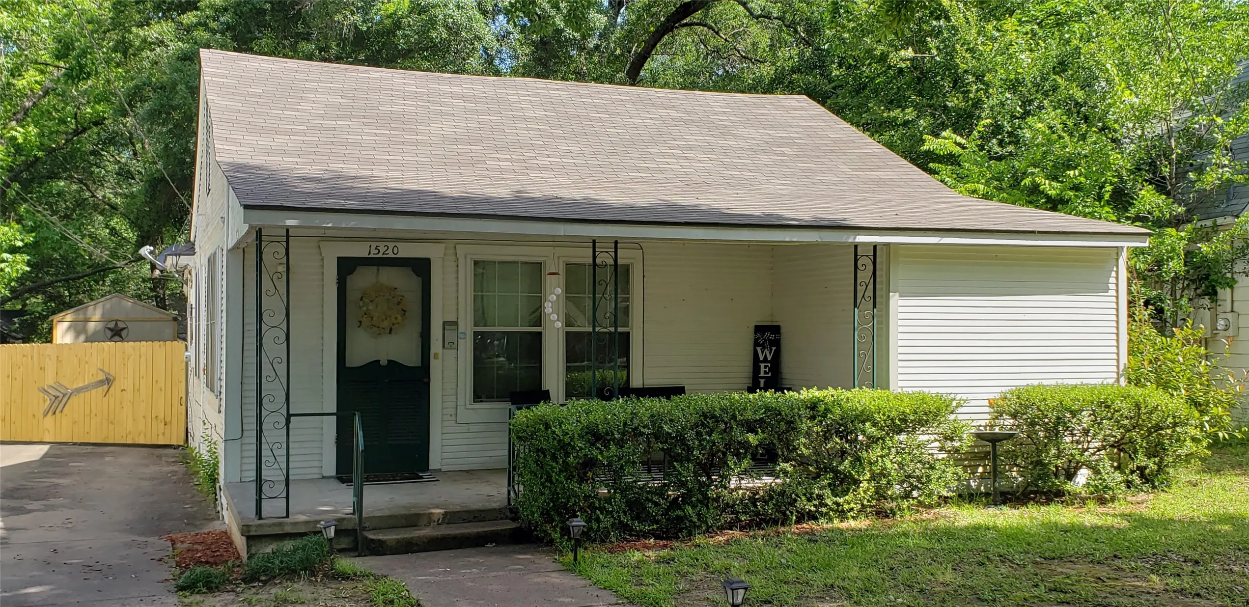 Single Family Residence For Rent in Navarro County , 1520 Woodlawn Avenue, Corsicana, Texas 75110, 2 Bedroom, 1 Bathroom, Garage spaces, 1,000 Sqft, built in 1925, mls#21400005, Real Estate Agent in Corsicana, Homes For Rent in Navarro county, Homes For Rent in Corsicana, Realtor in Corsicana Texas, Real Estate Brokerage Independent Realty Texas, Luminita Cordes Realtor
