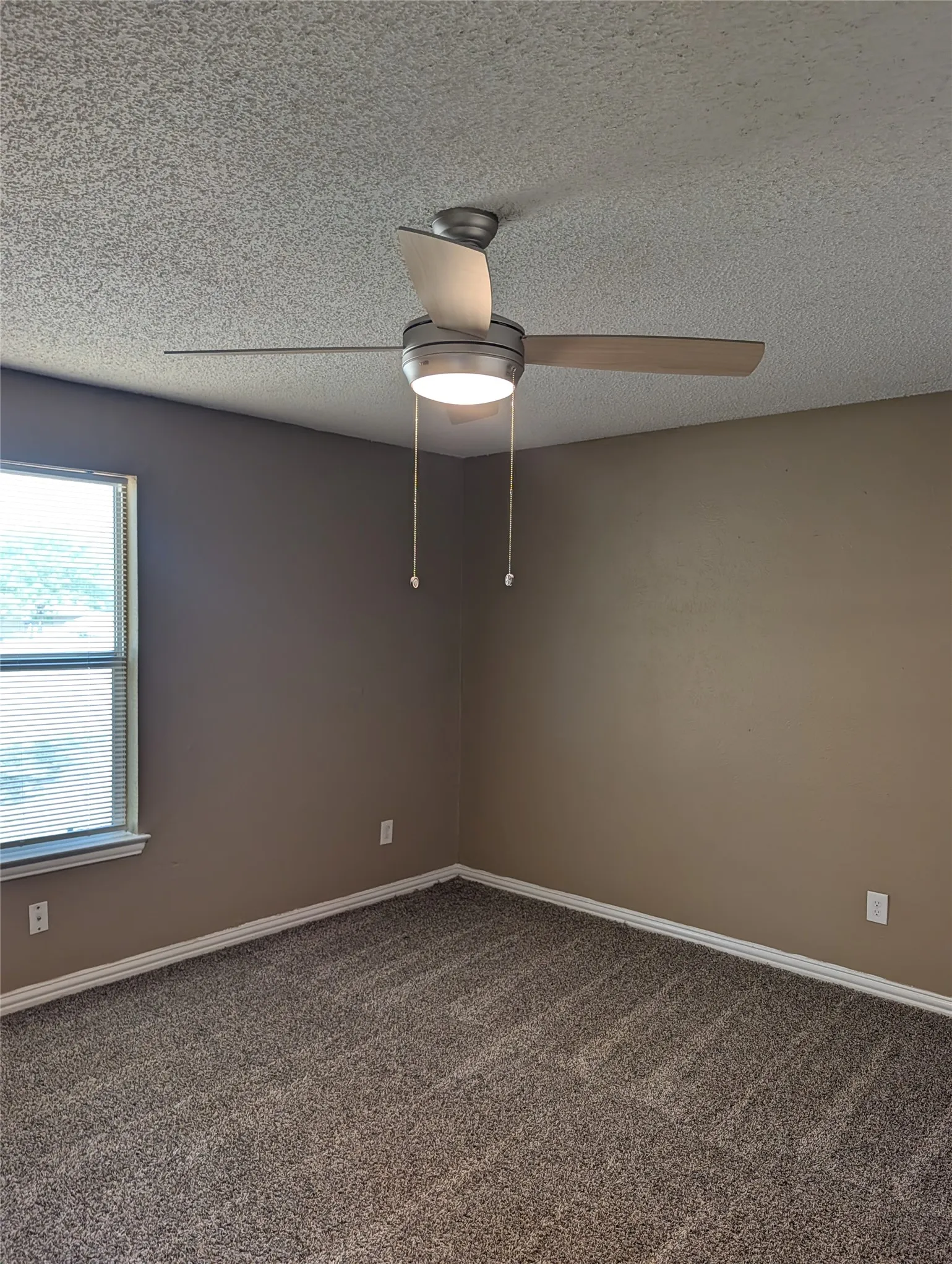 Single Family Residence For Rent in Tarrant County , 5325 Weddington Court, Fort Worth, Texas 76133, 3 Bedroom, 2 Bathroom, 2 Garage spaces, 1,592 Sqft, built in 1980, mls#21400078, Real Estate Agent in Fort Worth, Homes For Rent in Tarrant county, Homes For Rent in Fort Worth, Realtor in Fort Worth Texas, Real Estate Brokerage Independent Realty Texas, Luminita Cordes Realtor