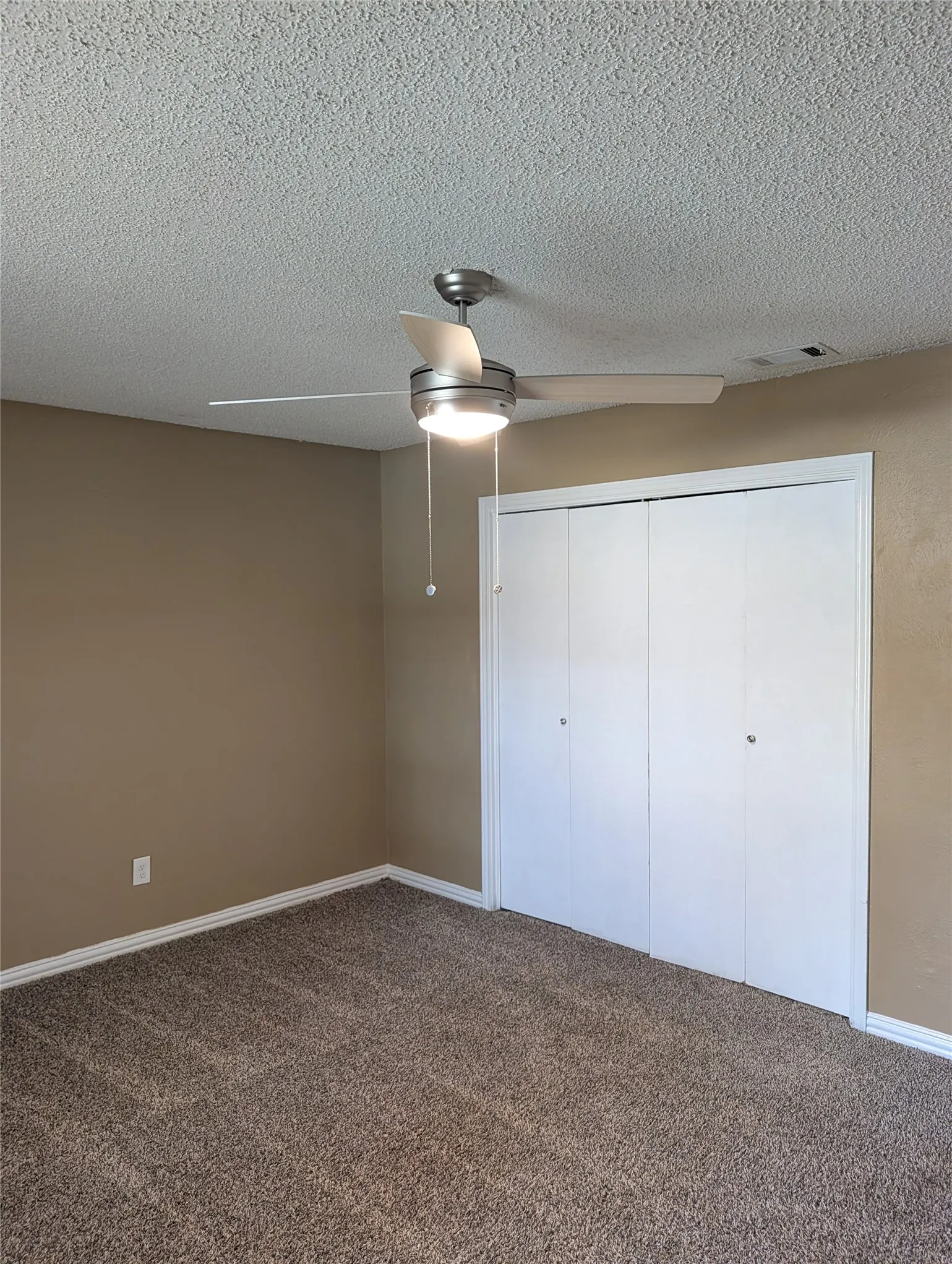 Single Family Residence For Rent in Tarrant County , 5325 Weddington Court, Fort Worth, Texas 76133, 3 Bedroom, 2 Bathroom, 2 Garage spaces, 1,592 Sqft, built in 1980, mls#21400078, Real Estate Agent in Fort Worth, Homes For Rent in Tarrant county, Homes For Rent in Fort Worth, Realtor in Fort Worth Texas, Real Estate Brokerage Independent Realty Texas, Luminita Cordes Realtor