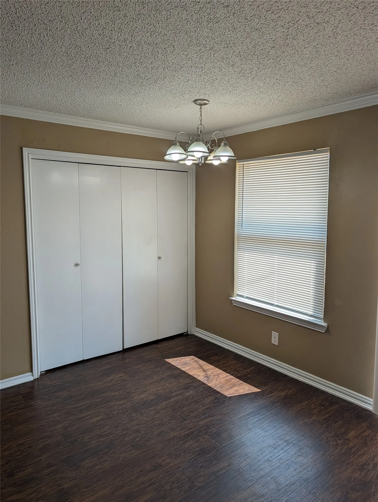Single Family Residence For Rent in Tarrant County , 5325 Weddington Court, Fort Worth, Texas 76133, 3 Bedroom, 2 Bathroom, 2 Garage spaces, 1,592 Sqft, built in 1980, mls#21400078, Real Estate Agent in Fort Worth, Homes For Rent in Tarrant county, Homes For Rent in Fort Worth, Realtor in Fort Worth Texas, Real Estate Brokerage Independent Realty Texas, Luminita Cordes Realtor