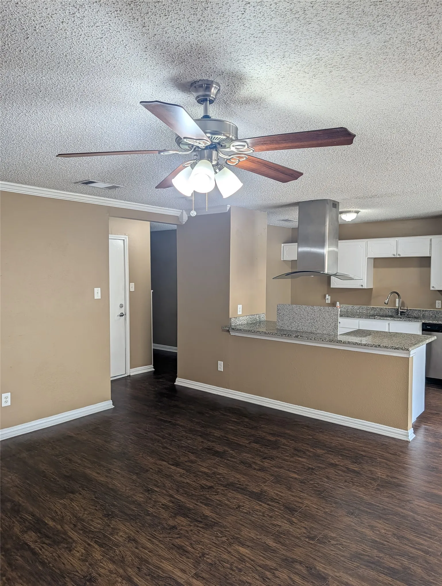 Single Family Residence For Rent in Tarrant County , 5325 Weddington Court, Fort Worth, Texas 76133, 3 Bedroom, 2 Bathroom, 2 Garage spaces, 1,592 Sqft, built in 1980, mls#21400078, Real Estate Agent in Fort Worth, Homes For Rent in Tarrant county, Homes For Rent in Fort Worth, Realtor in Fort Worth Texas, Real Estate Brokerage Independent Realty Texas, Luminita Cordes Realtor