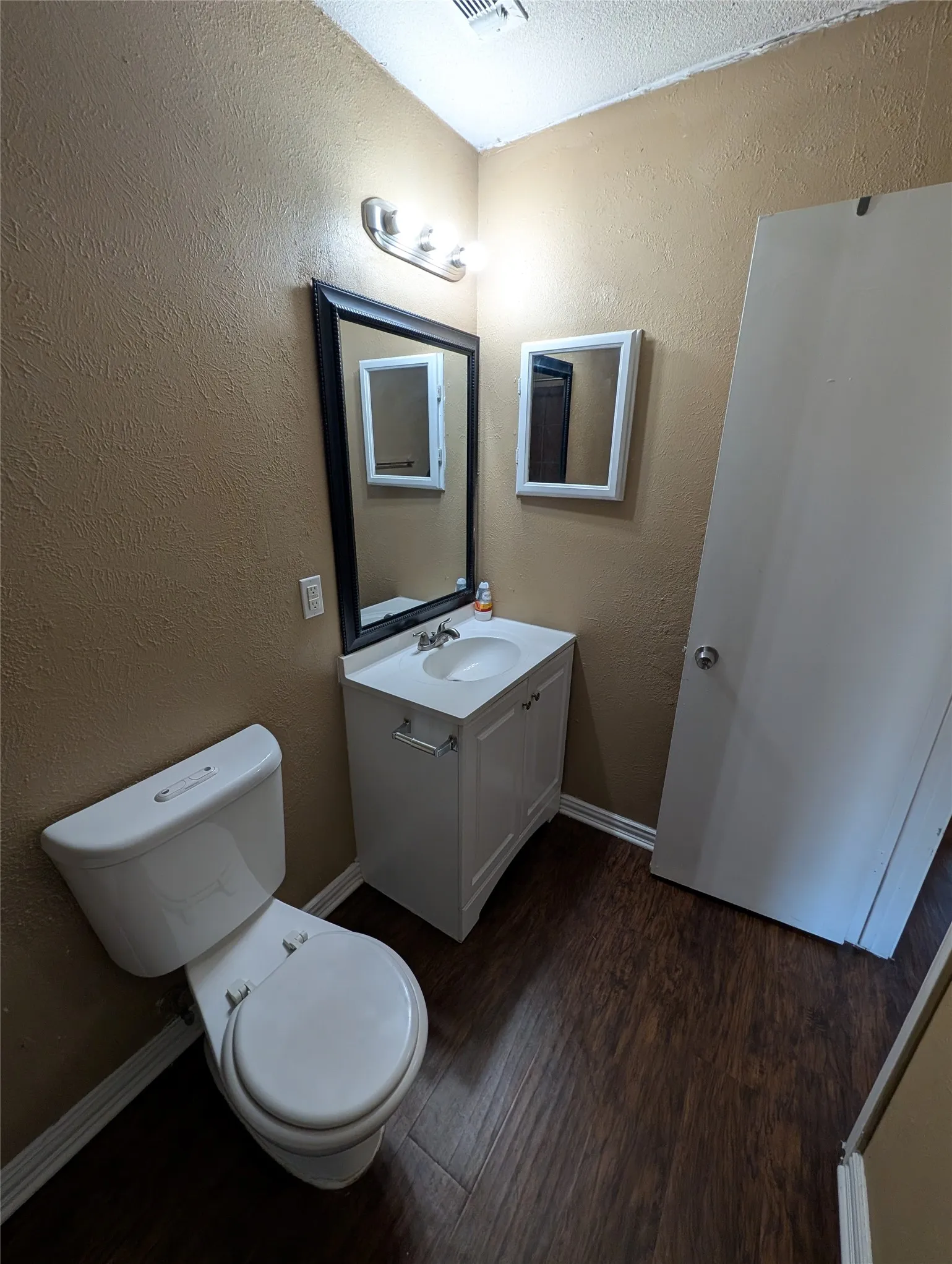 Single Family Residence For Rent in Tarrant County , 5325 Weddington Court, Fort Worth, Texas 76133, 3 Bedroom, 2 Bathroom, 2 Garage spaces, 1,592 Sqft, built in 1980, mls#21400078, Real Estate Agent in Fort Worth, Homes For Rent in Tarrant county, Homes For Rent in Fort Worth, Realtor in Fort Worth Texas, Real Estate Brokerage Independent Realty Texas, Luminita Cordes Realtor