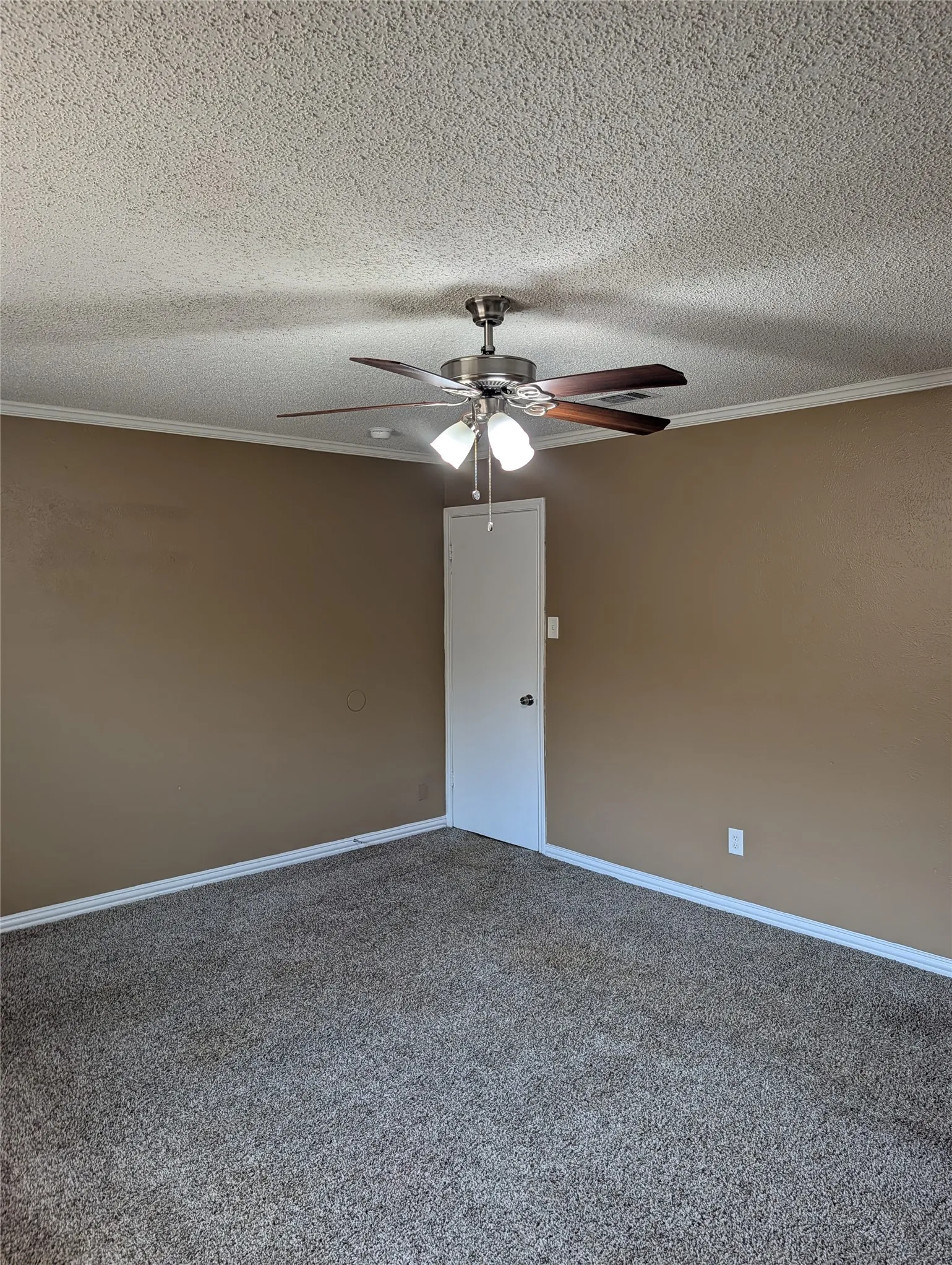 Single Family Residence For Rent in Tarrant County , 5325 Weddington Court, Fort Worth, Texas 76133, 3 Bedroom, 2 Bathroom, 2 Garage spaces, 1,592 Sqft, built in 1980, mls#21400078, Real Estate Agent in Fort Worth, Homes For Rent in Tarrant county, Homes For Rent in Fort Worth, Realtor in Fort Worth Texas, Real Estate Brokerage Independent Realty Texas, Luminita Cordes Realtor