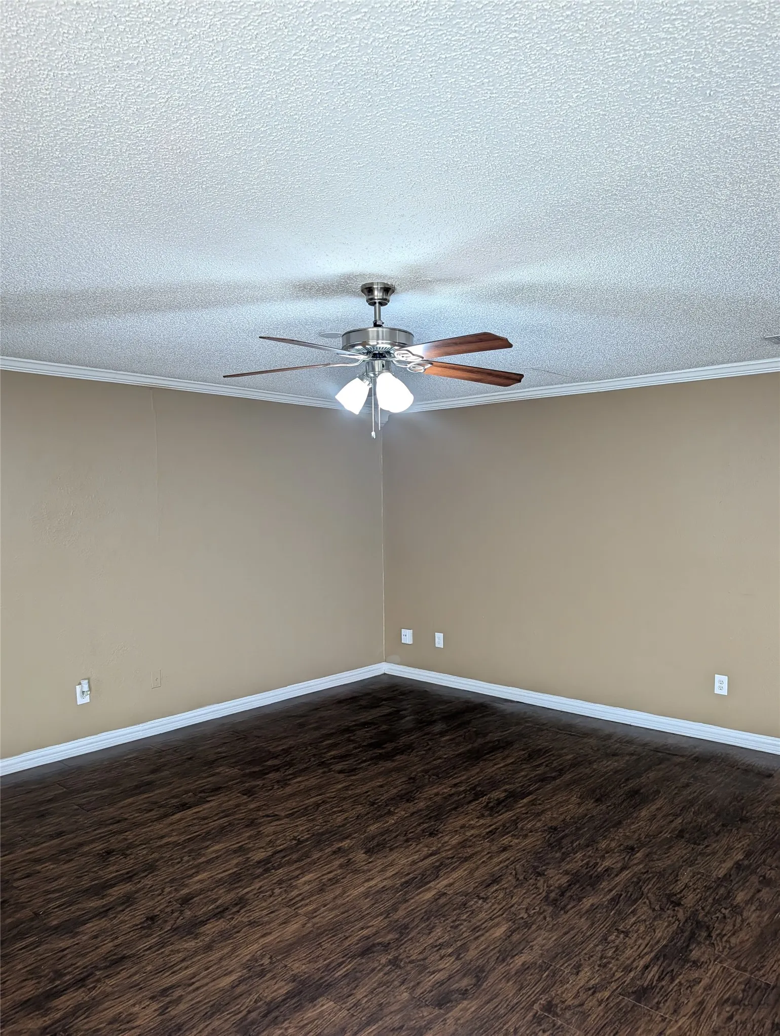 Single Family Residence For Rent in Tarrant County , 5325 Weddington Court, Fort Worth, Texas 76133, 3 Bedroom, 2 Bathroom, 2 Garage spaces, 1,592 Sqft, built in 1980, mls#21400078, Real Estate Agent in Fort Worth, Homes For Rent in Tarrant county, Homes For Rent in Fort Worth, Realtor in Fort Worth Texas, Real Estate Brokerage Independent Realty Texas, Luminita Cordes Realtor