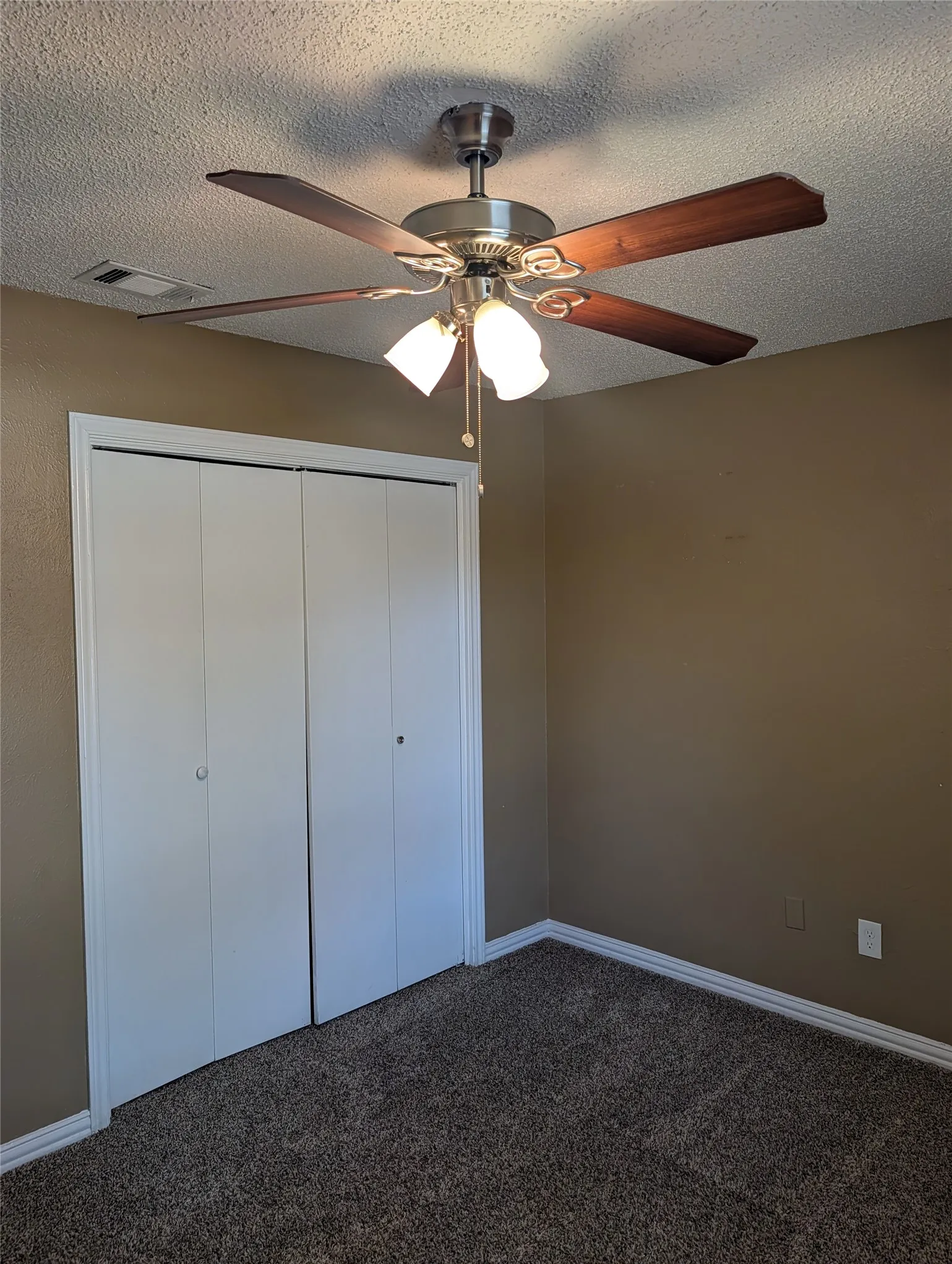 Single Family Residence For Rent in Tarrant County , 5325 Weddington Court, Fort Worth, Texas 76133, 3 Bedroom, 2 Bathroom, 2 Garage spaces, 1,592 Sqft, built in 1980, mls#21400078, Real Estate Agent in Fort Worth, Homes For Rent in Tarrant county, Homes For Rent in Fort Worth, Realtor in Fort Worth Texas, Real Estate Brokerage Independent Realty Texas, Luminita Cordes Realtor