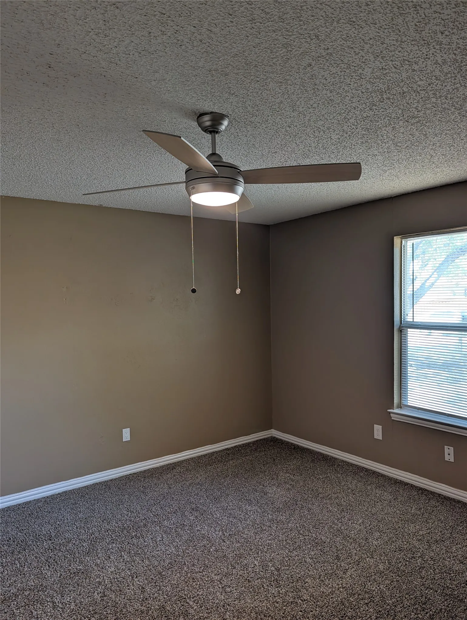 Single Family Residence For Rent in Tarrant County , 5325 Weddington Court, Fort Worth, Texas 76133, 3 Bedroom, 2 Bathroom, 2 Garage spaces, 1,592 Sqft, built in 1980, mls#21400078, Real Estate Agent in Fort Worth, Homes For Rent in Tarrant county, Homes For Rent in Fort Worth, Realtor in Fort Worth Texas, Real Estate Brokerage Independent Realty Texas, Luminita Cordes Realtor