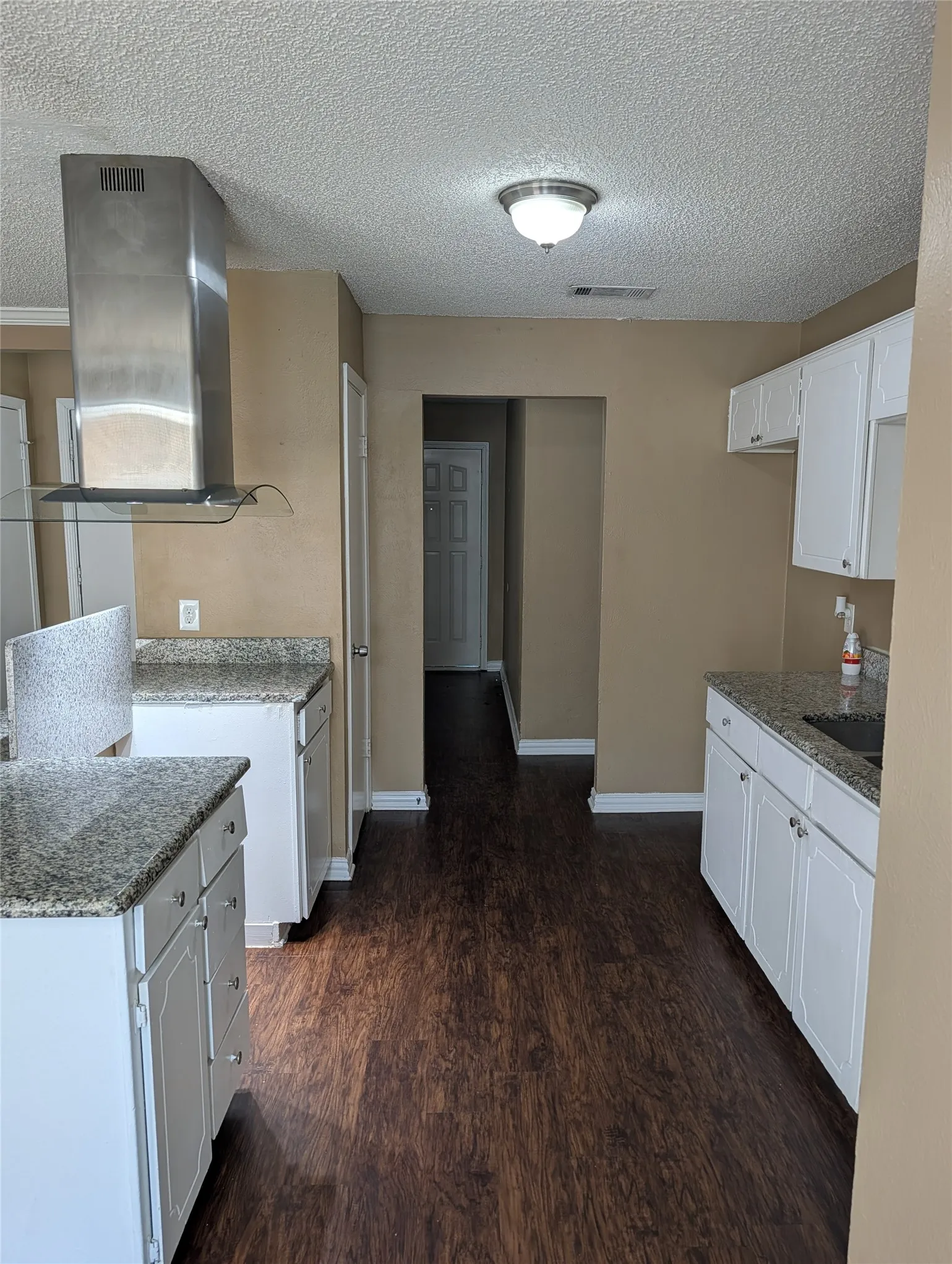 Single Family Residence For Rent in Tarrant County , 5325 Weddington Court, Fort Worth, Texas 76133, 3 Bedroom, 2 Bathroom, 2 Garage spaces, 1,592 Sqft, built in 1980, mls#21400078, Real Estate Agent in Fort Worth, Homes For Rent in Tarrant county, Homes For Rent in Fort Worth, Realtor in Fort Worth Texas, Real Estate Brokerage Independent Realty Texas, Luminita Cordes Realtor