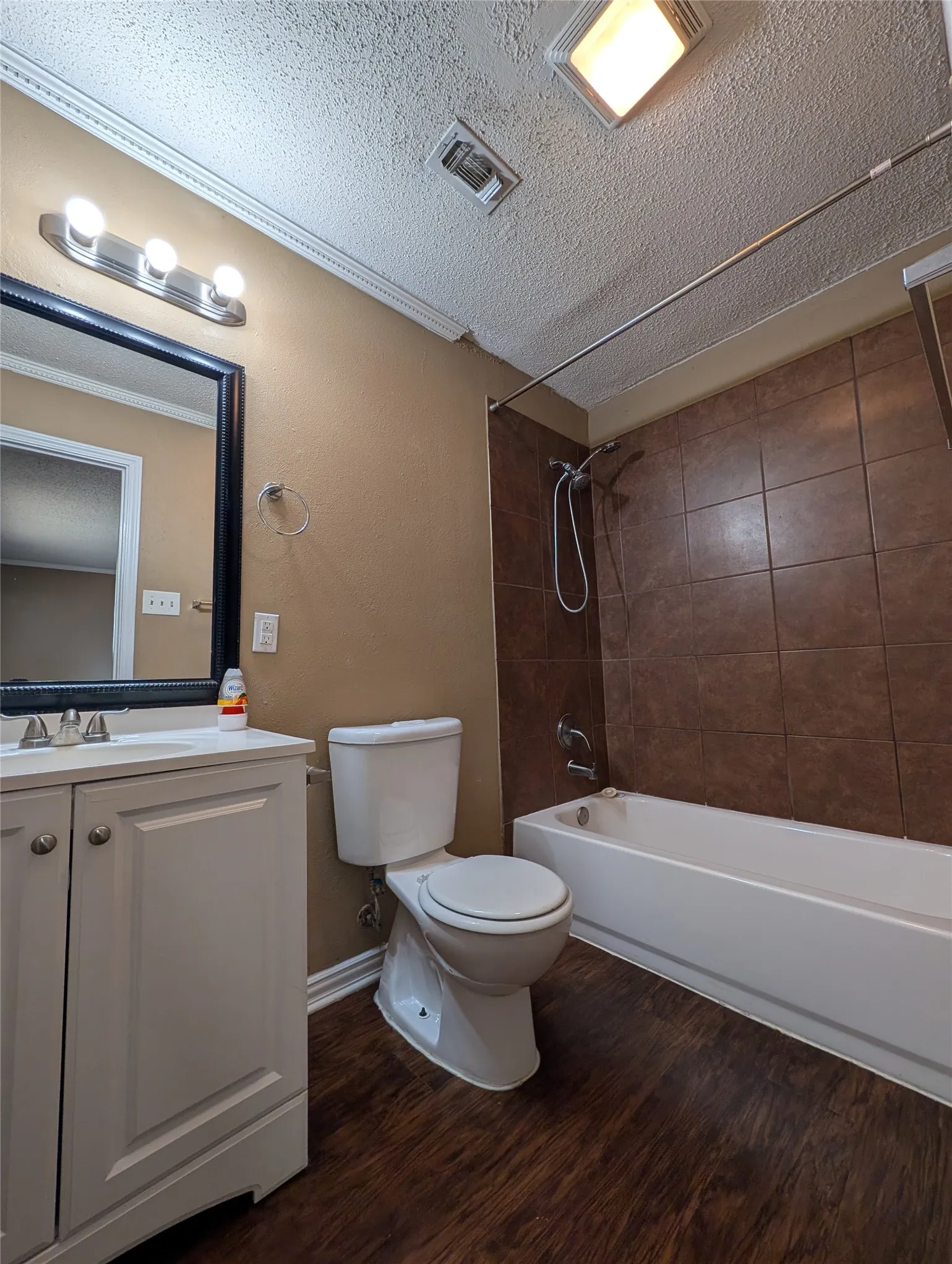 Single Family Residence For Rent in Tarrant County , 5325 Weddington Court, Fort Worth, Texas 76133, 3 Bedroom, 2 Bathroom, 2 Garage spaces, 1,592 Sqft, built in 1980, mls#21400078, Real Estate Agent in Fort Worth, Homes For Rent in Tarrant county, Homes For Rent in Fort Worth, Realtor in Fort Worth Texas, Real Estate Brokerage Independent Realty Texas, Luminita Cordes Realtor