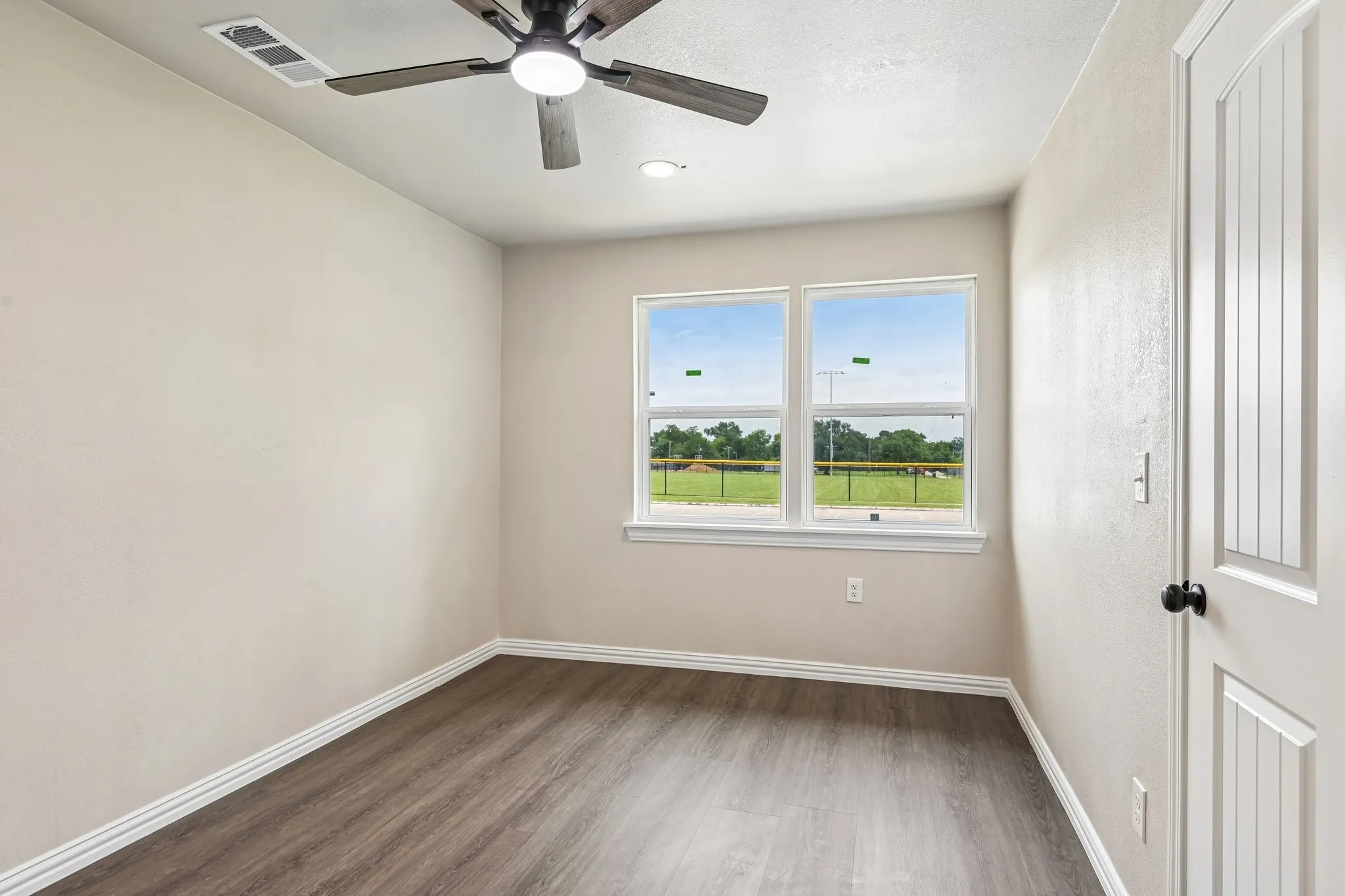 Single Family Residence For Rent in Kaufman County , 404 New hope Street, Terrell, Texas 75160, 4 Bedroom, 2 Bathroom, 1 Garage spaces, 1,729 Sqft, built in 1965, mls#21400081, Real Estate Agent in Terrell, Homes For Rent in Kaufman county, Homes For Rent in Terrell, Realtor in Terrell Texas, Real Estate Brokerage Independent Realty Texas, Luminita Cordes Realtor